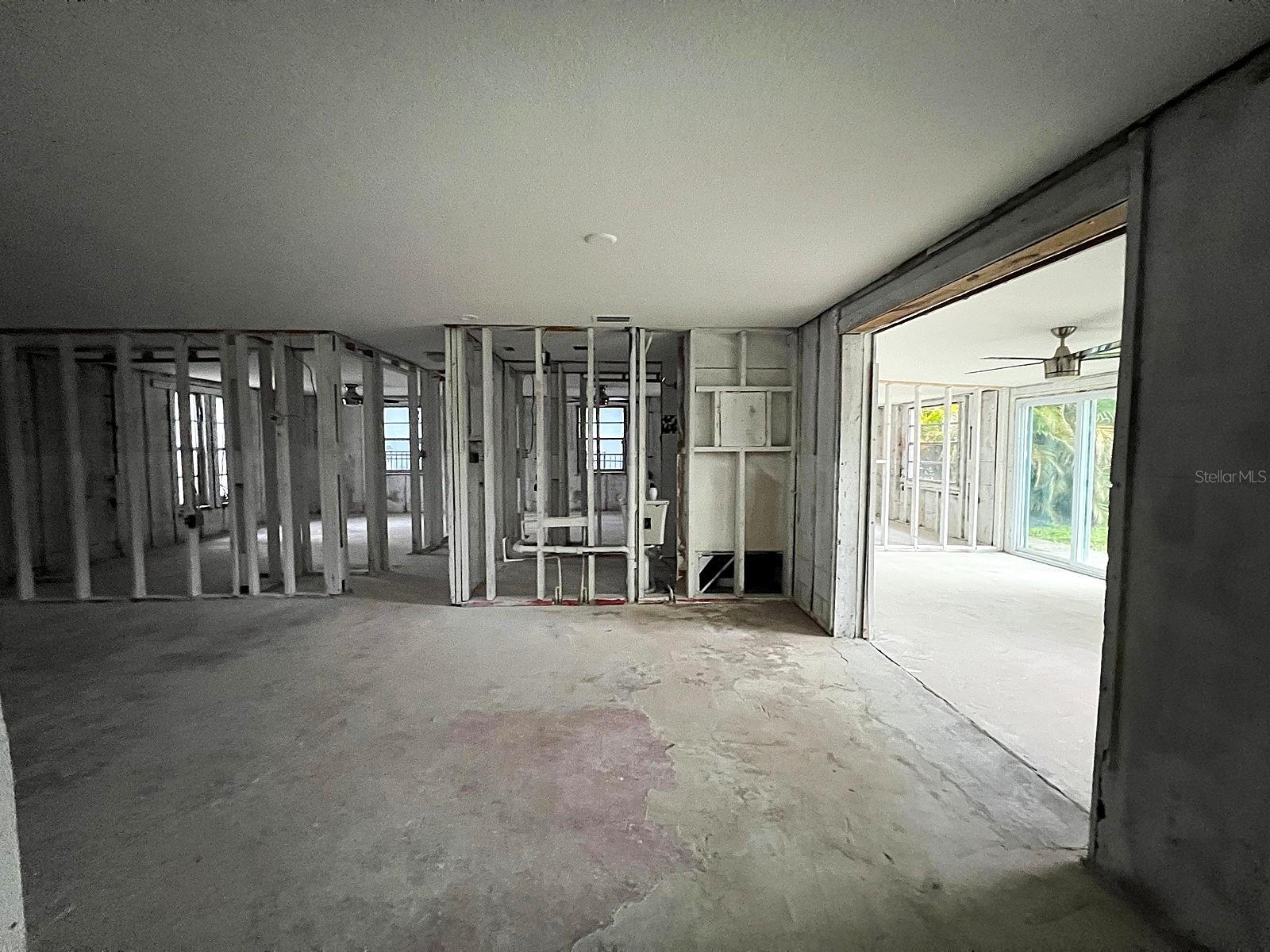 Listing photo id 18 for 5435 Quist Drive