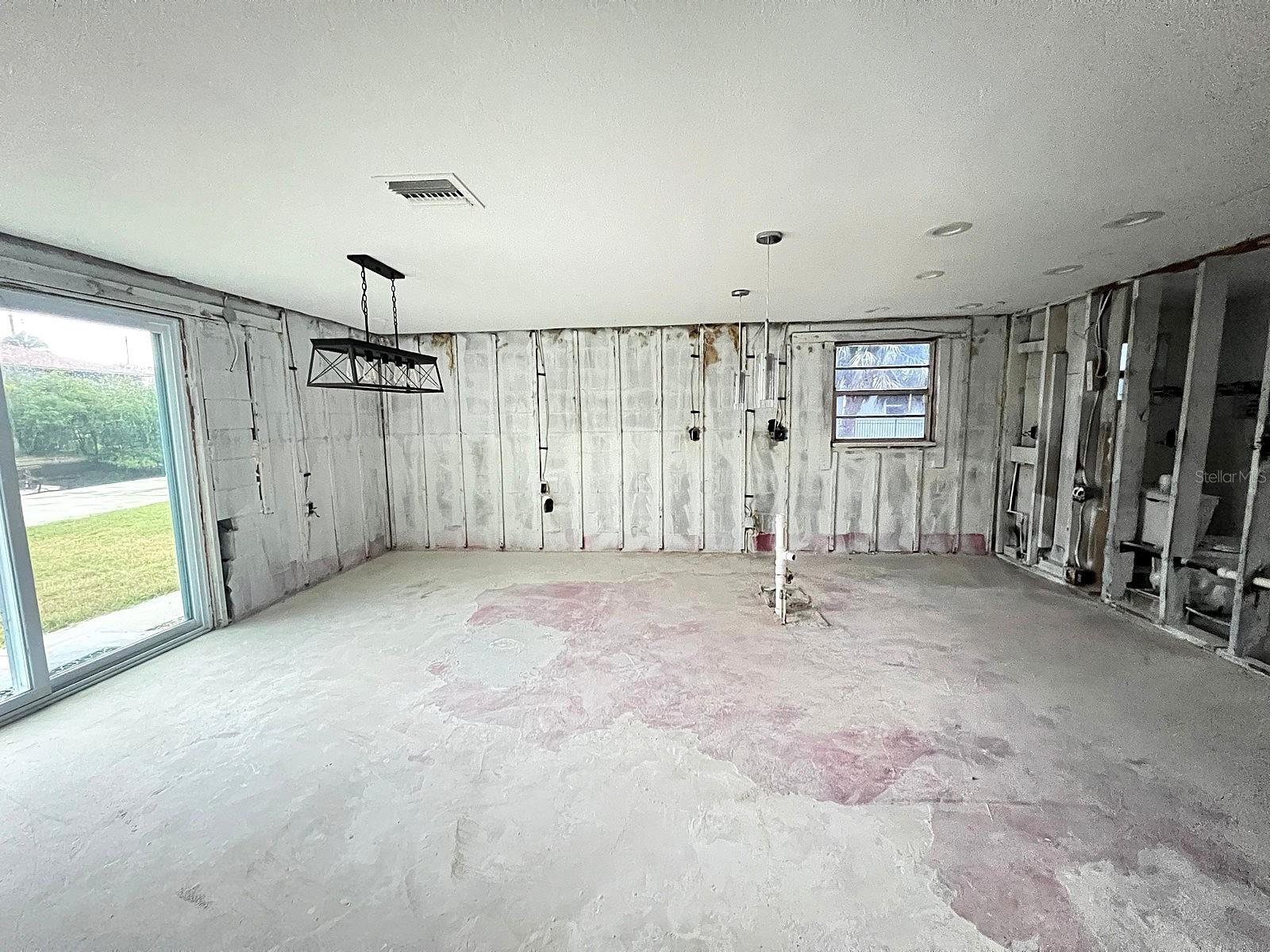 Listing photo id 1 for 5435 Quist Drive