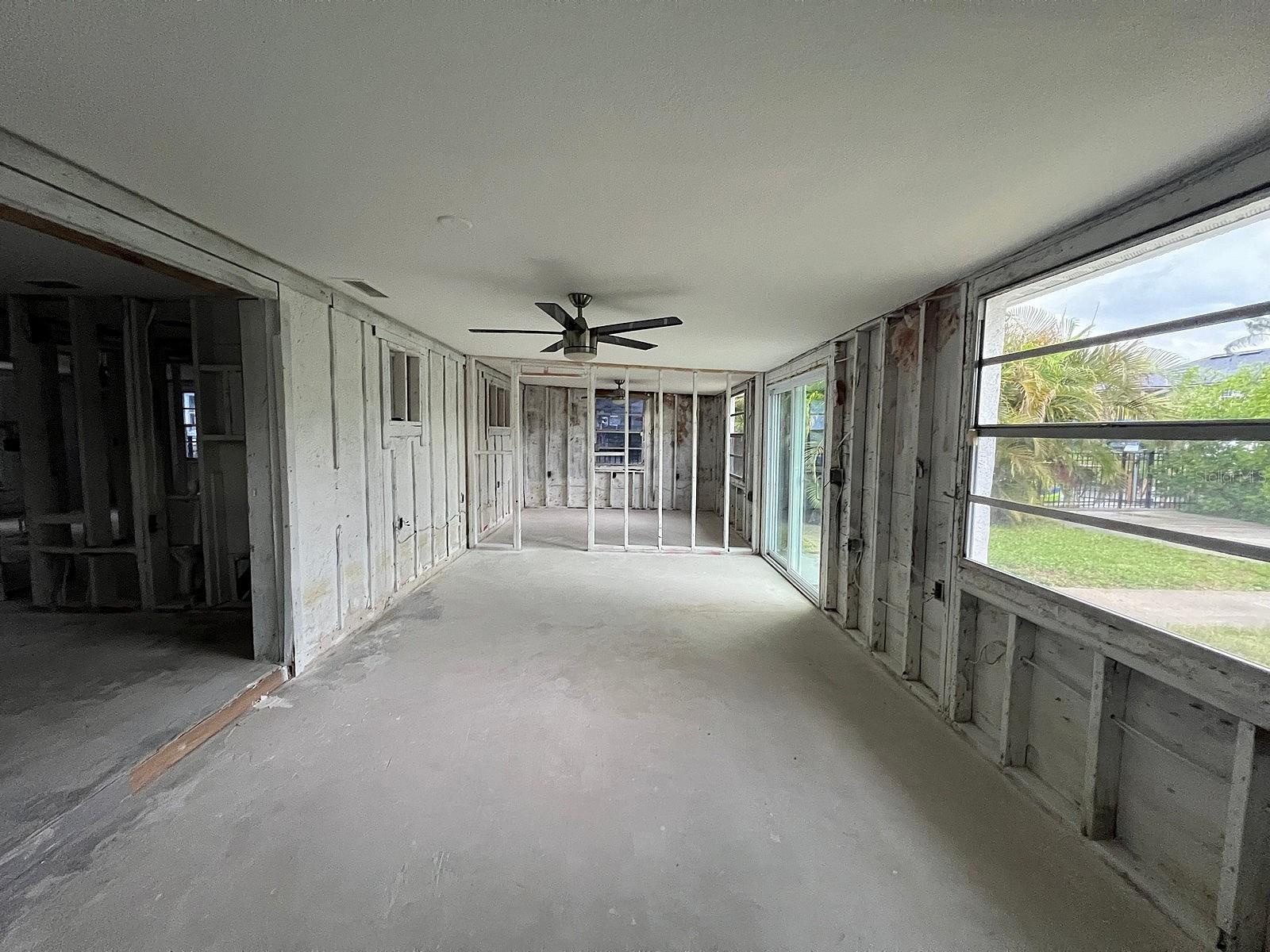 Listing photo id 7 for 5435 Quist Drive