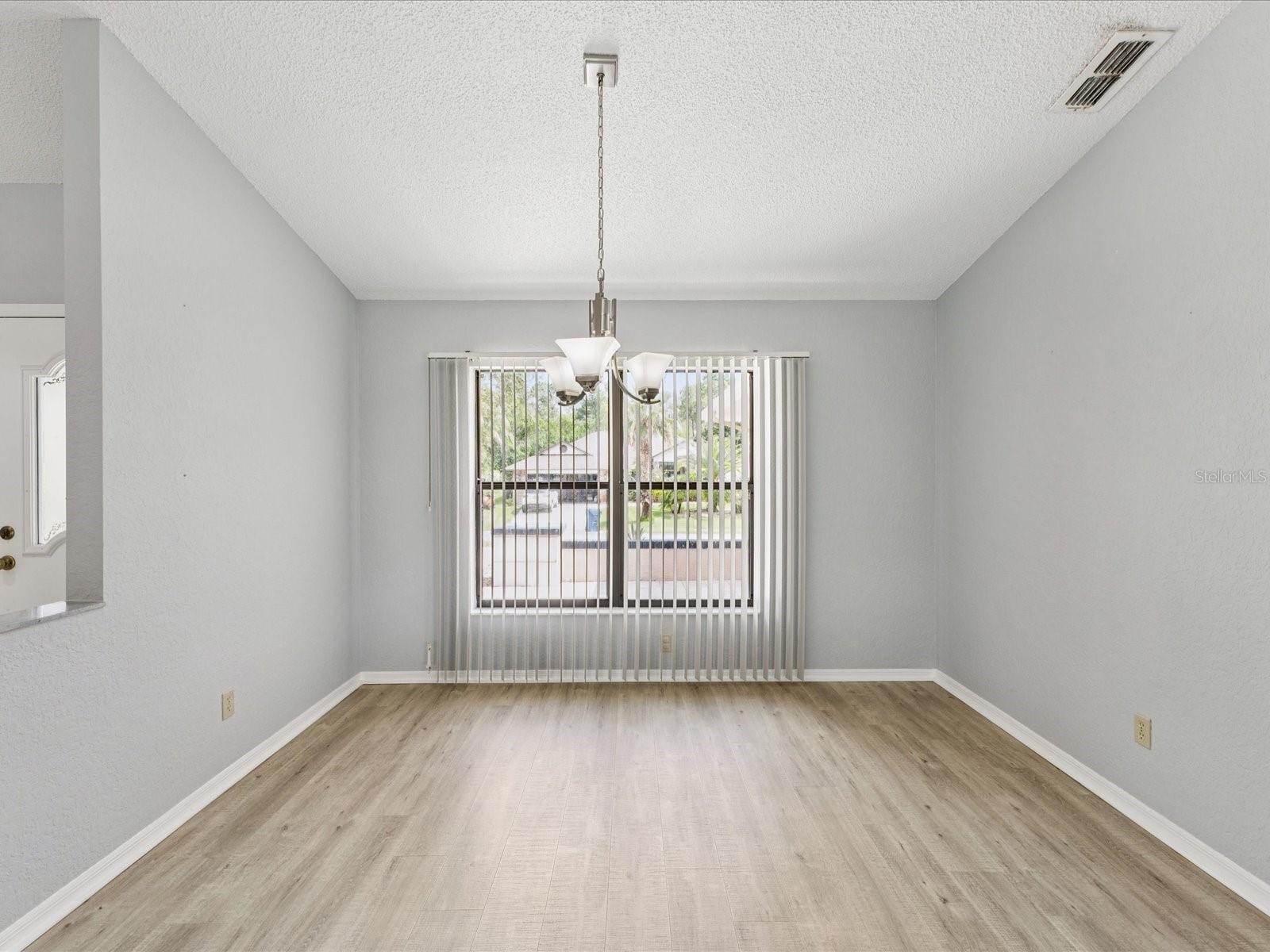 Image 17 of 54 For 8110 Winding Oak Lane