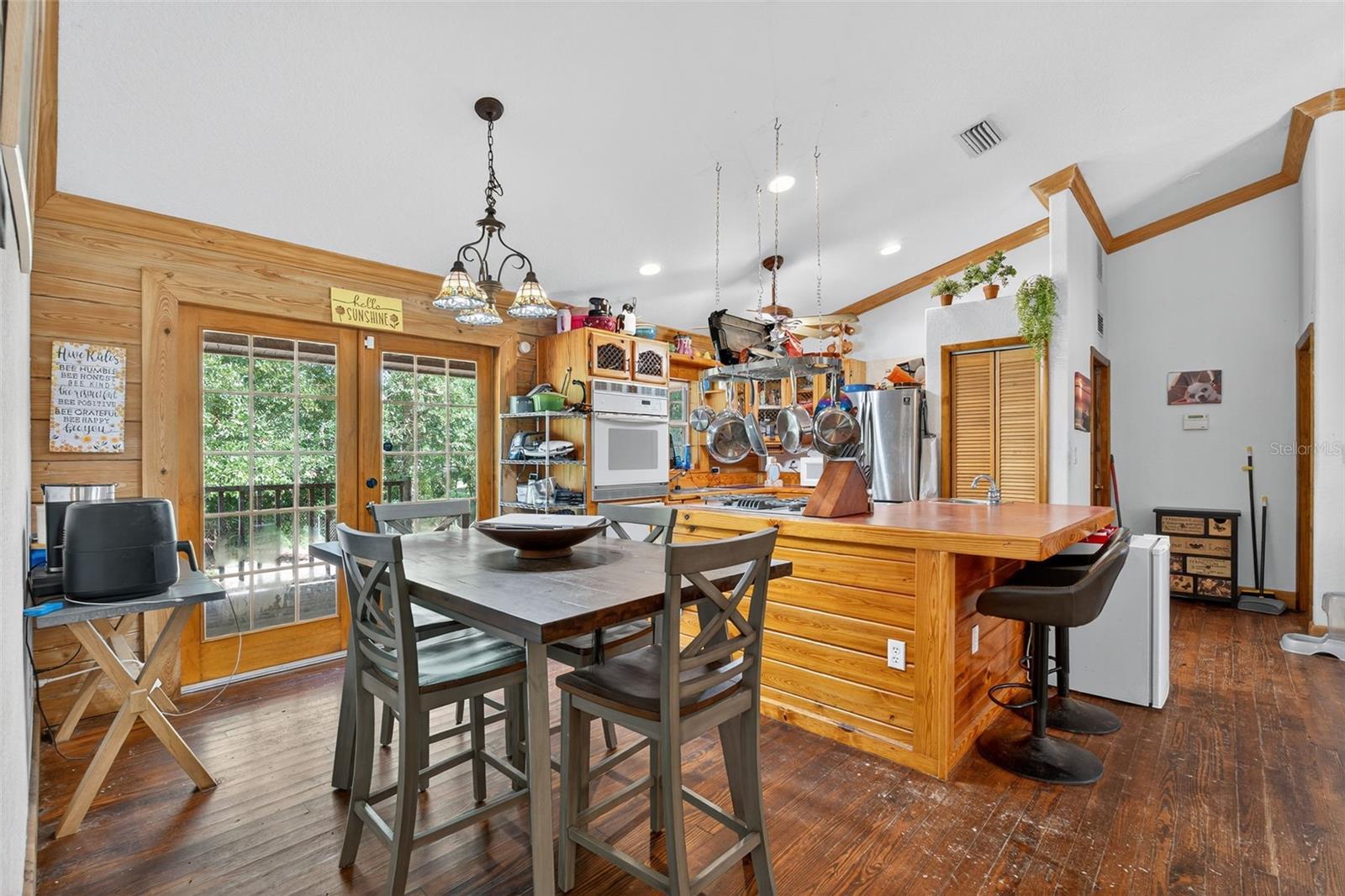 Listing photo id 9 for 10319 Chip Lane