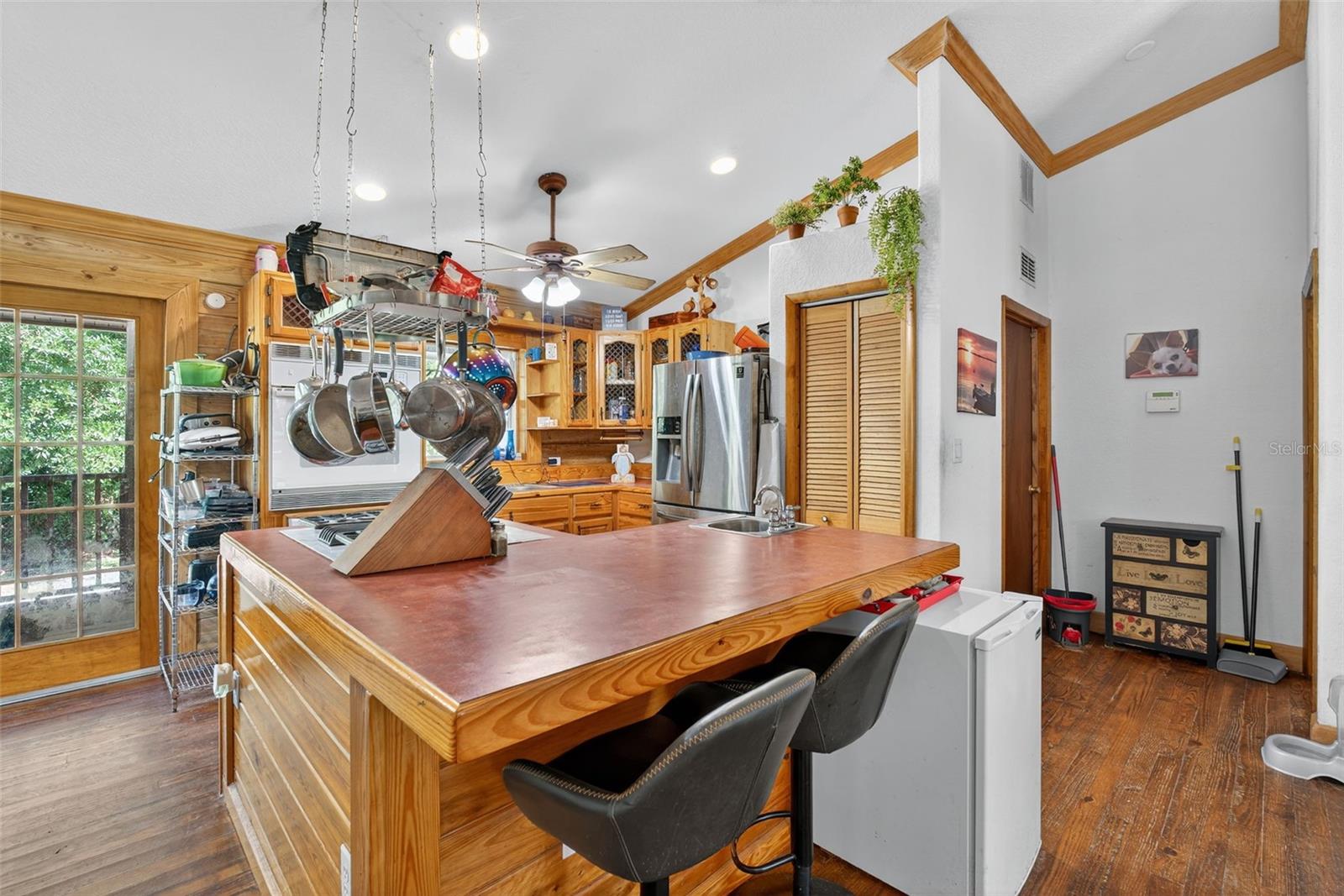Listing photo id 11 for 10319 Chip Lane