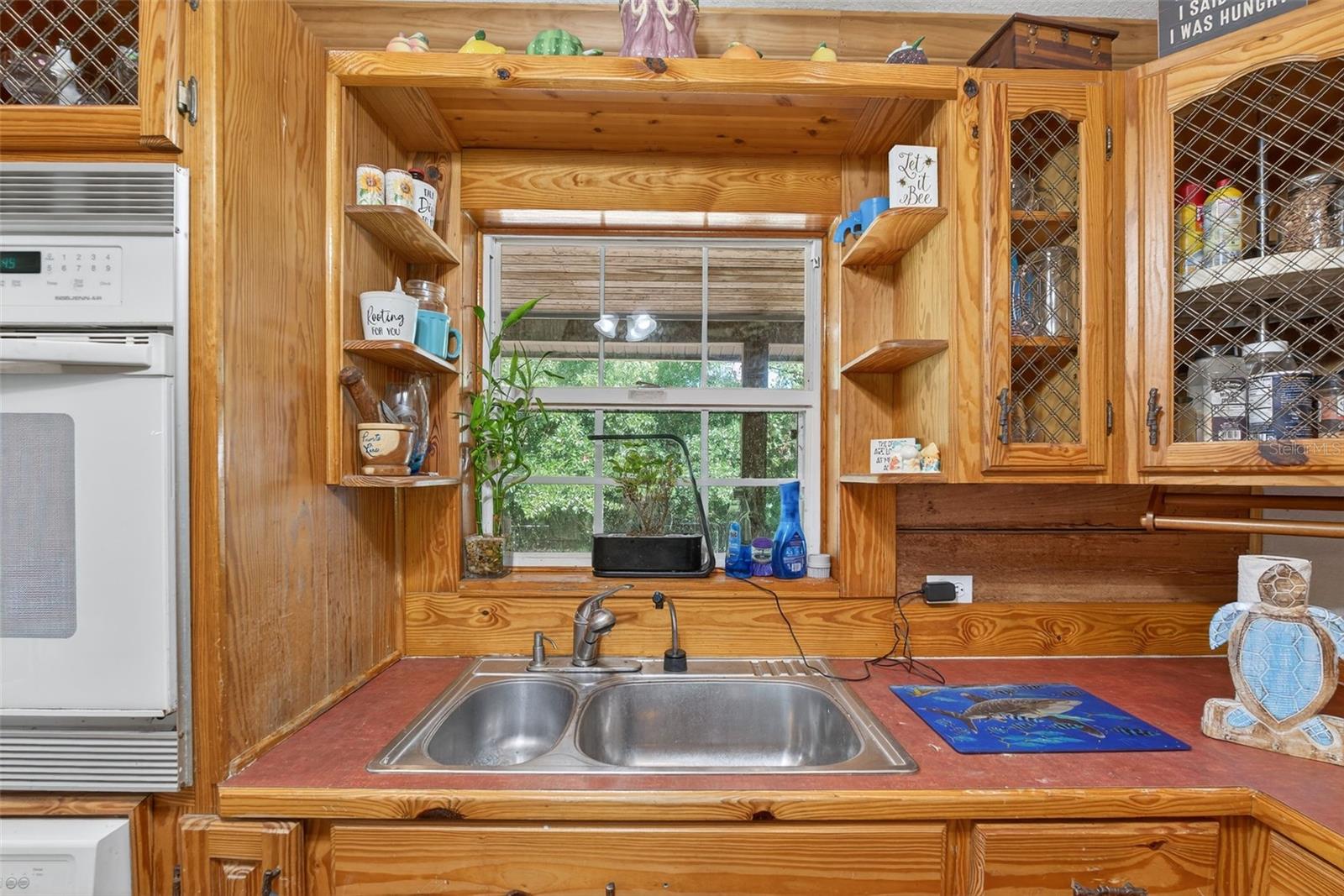 Listing photo id 13 for 10319 Chip Lane