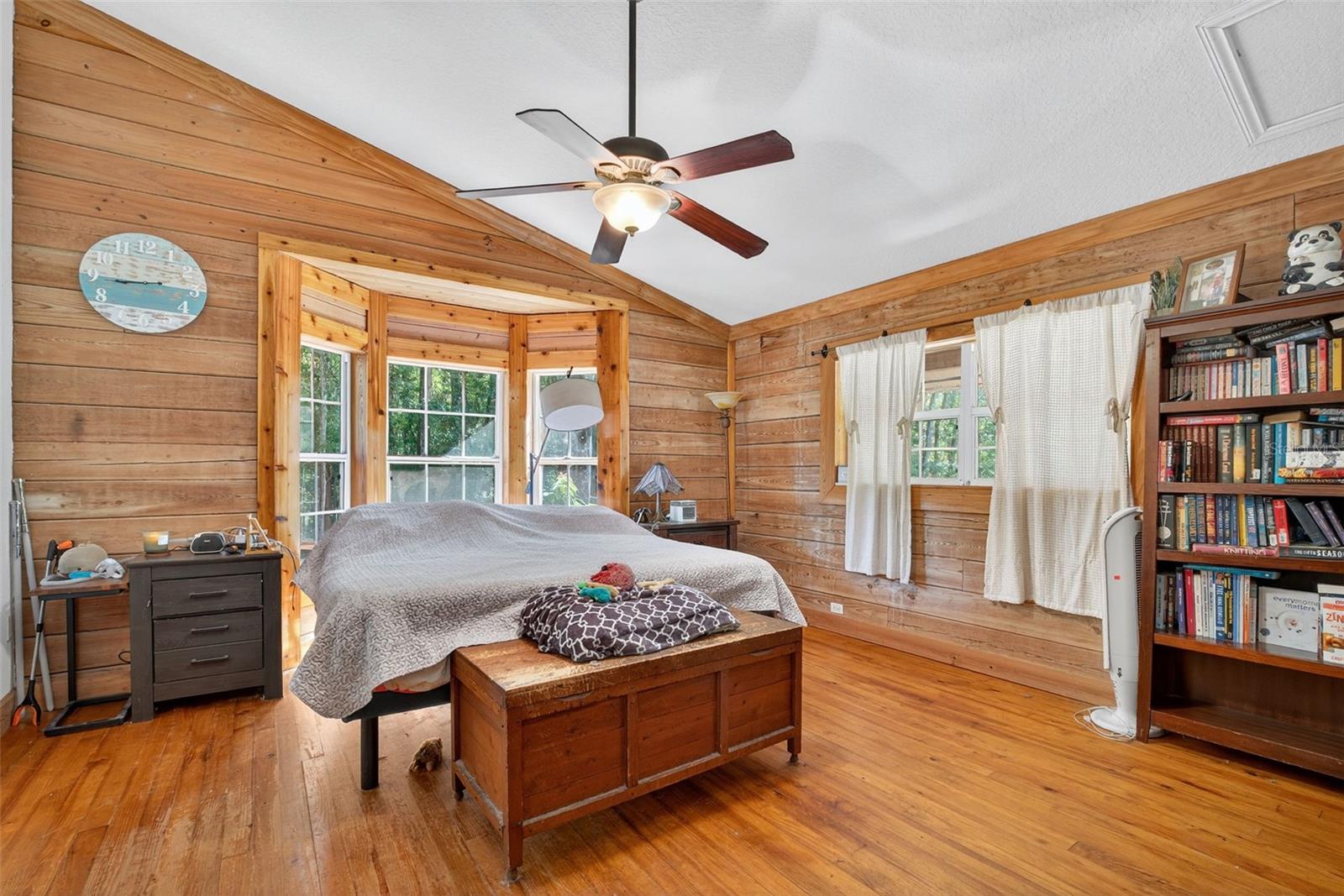 Listing photo id 15 for 10319 Chip Lane