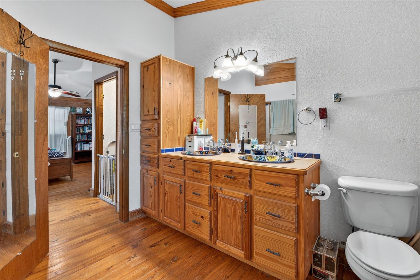 Listing photo id 18 for 10319 Chip Lane