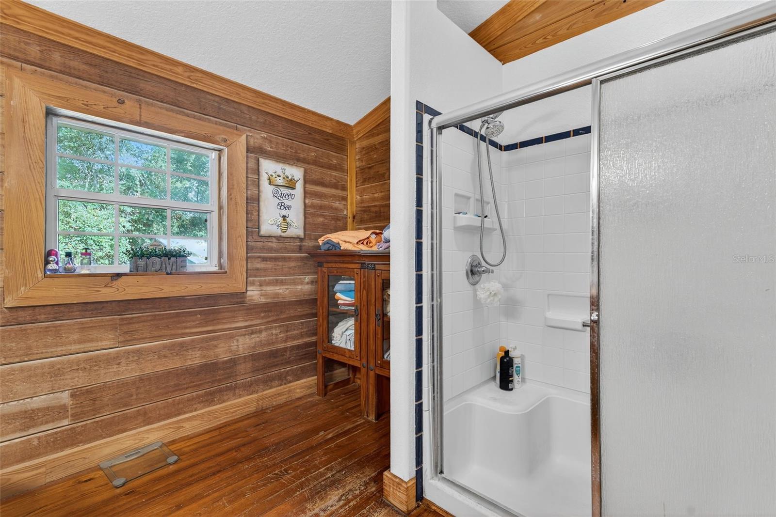 Listing photo id 21 for 10319 Chip Lane