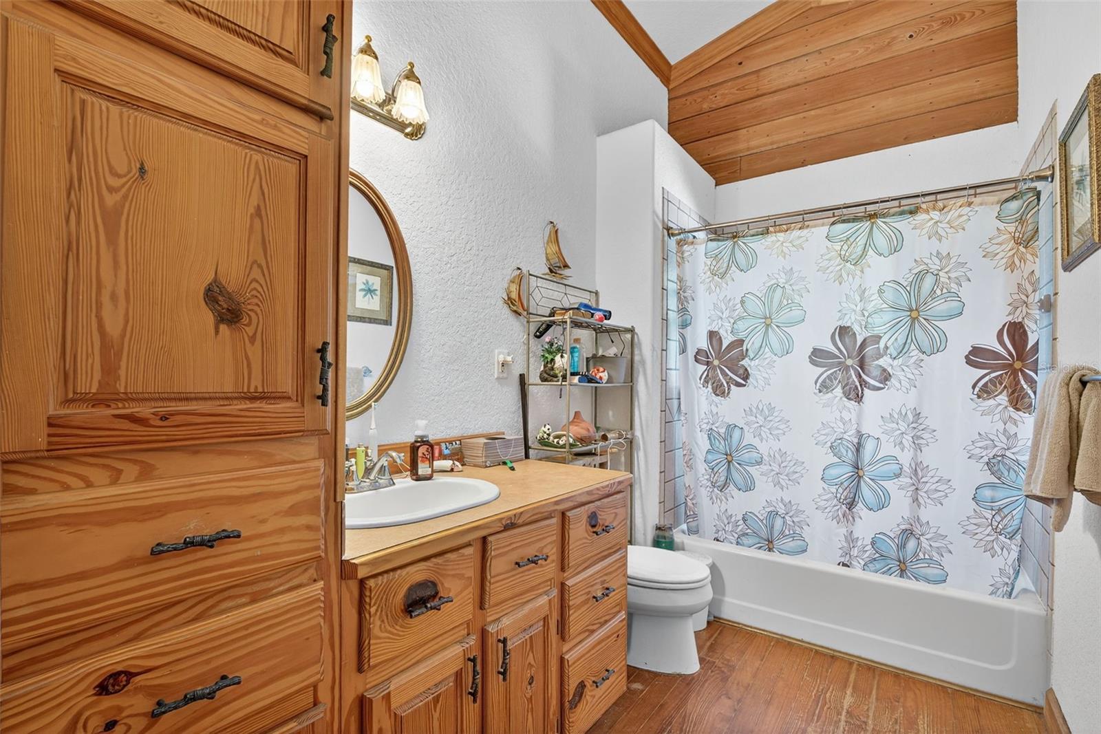 Listing photo id 24 for 10319 Chip Lane