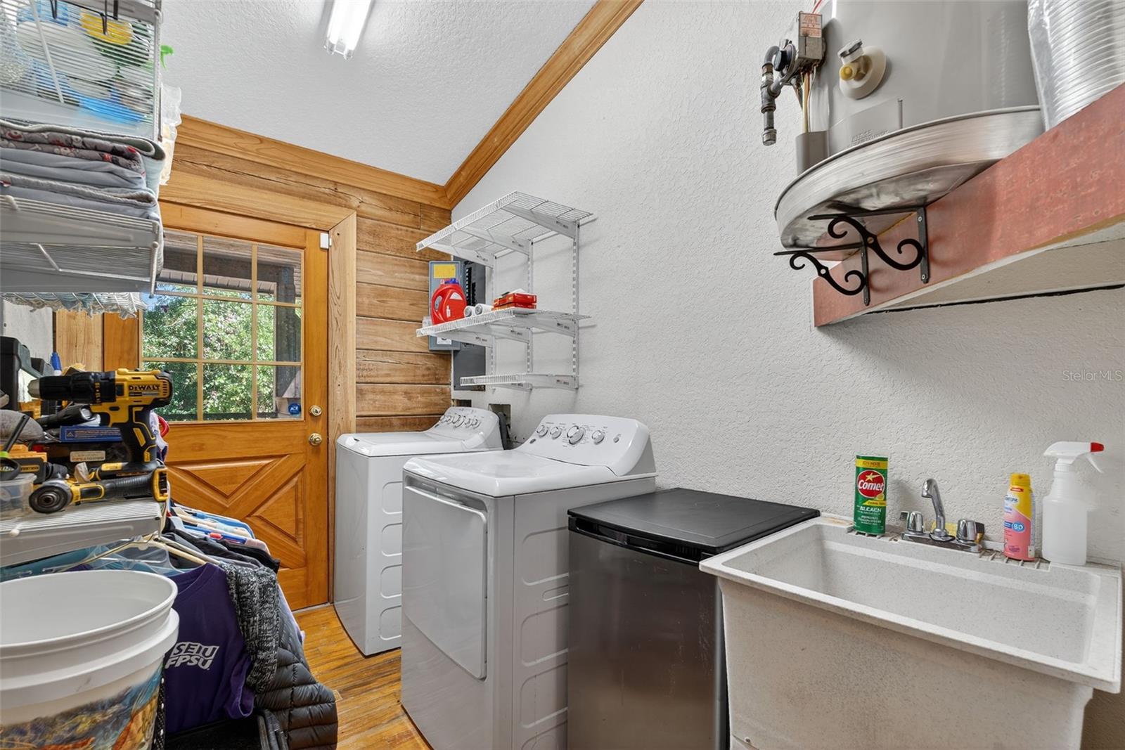 Listing photo id 28 for 10319 Chip Lane