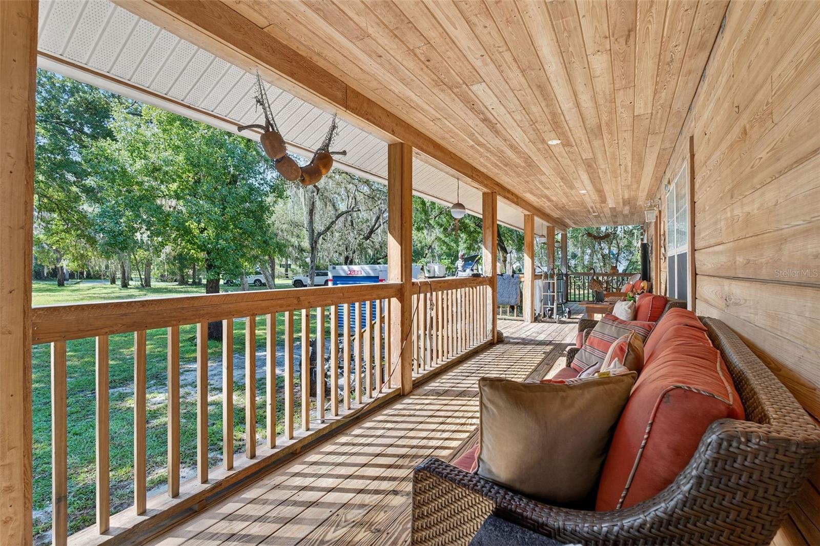 Listing photo id 3 for 10319 Chip Lane