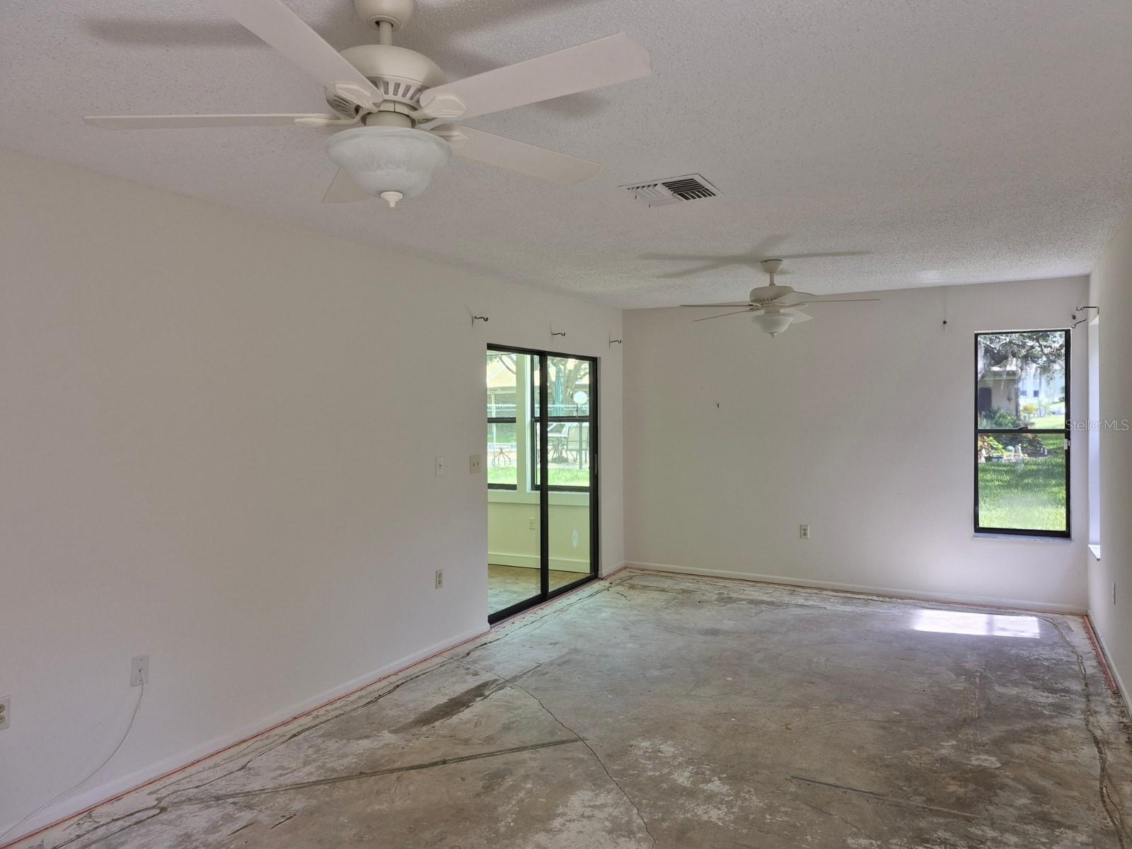 Image 10 of 31 For 1306 Golfview Drive 1306