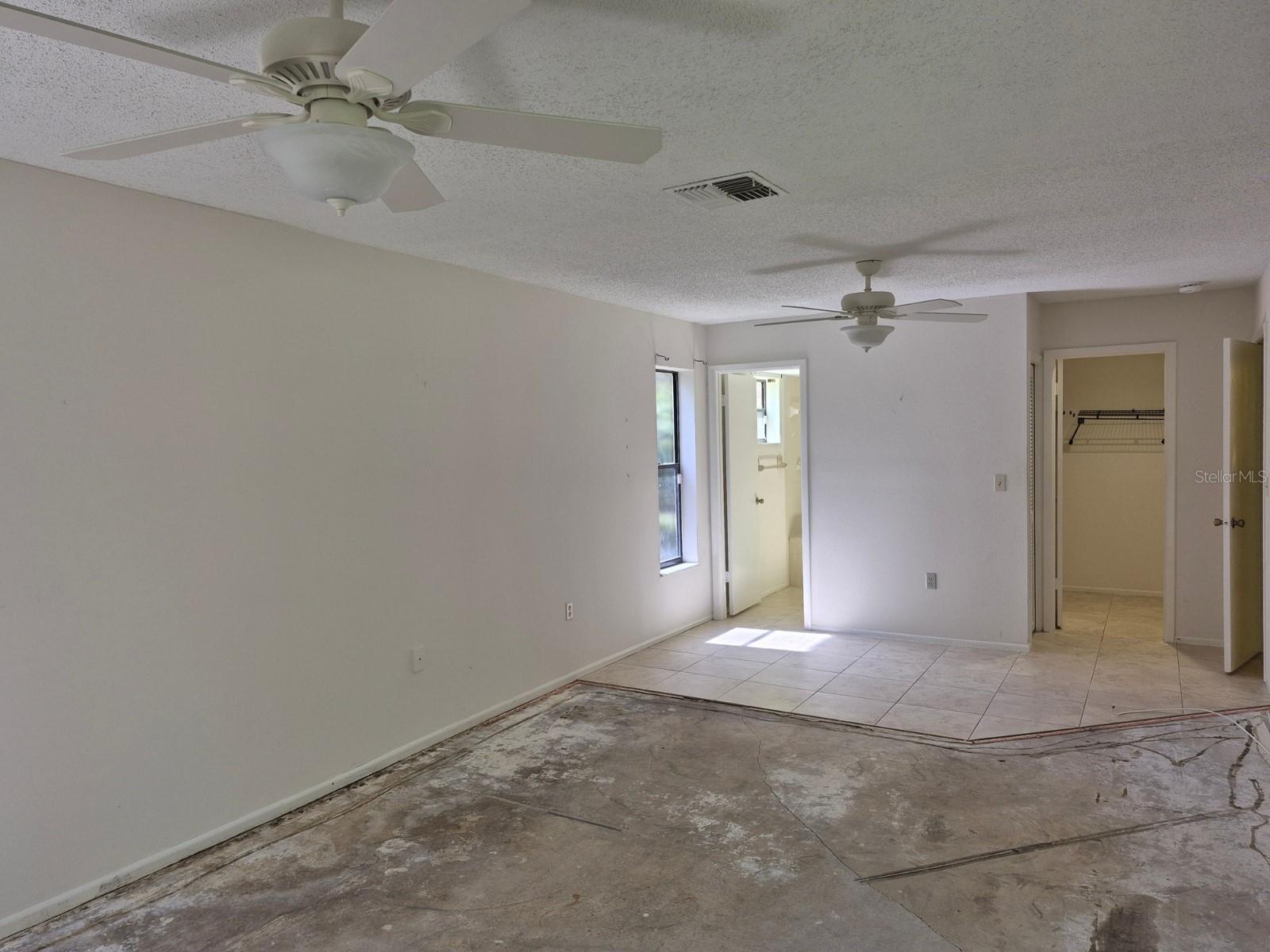 Image 11 of 31 For 1306 Golfview Drive 1306