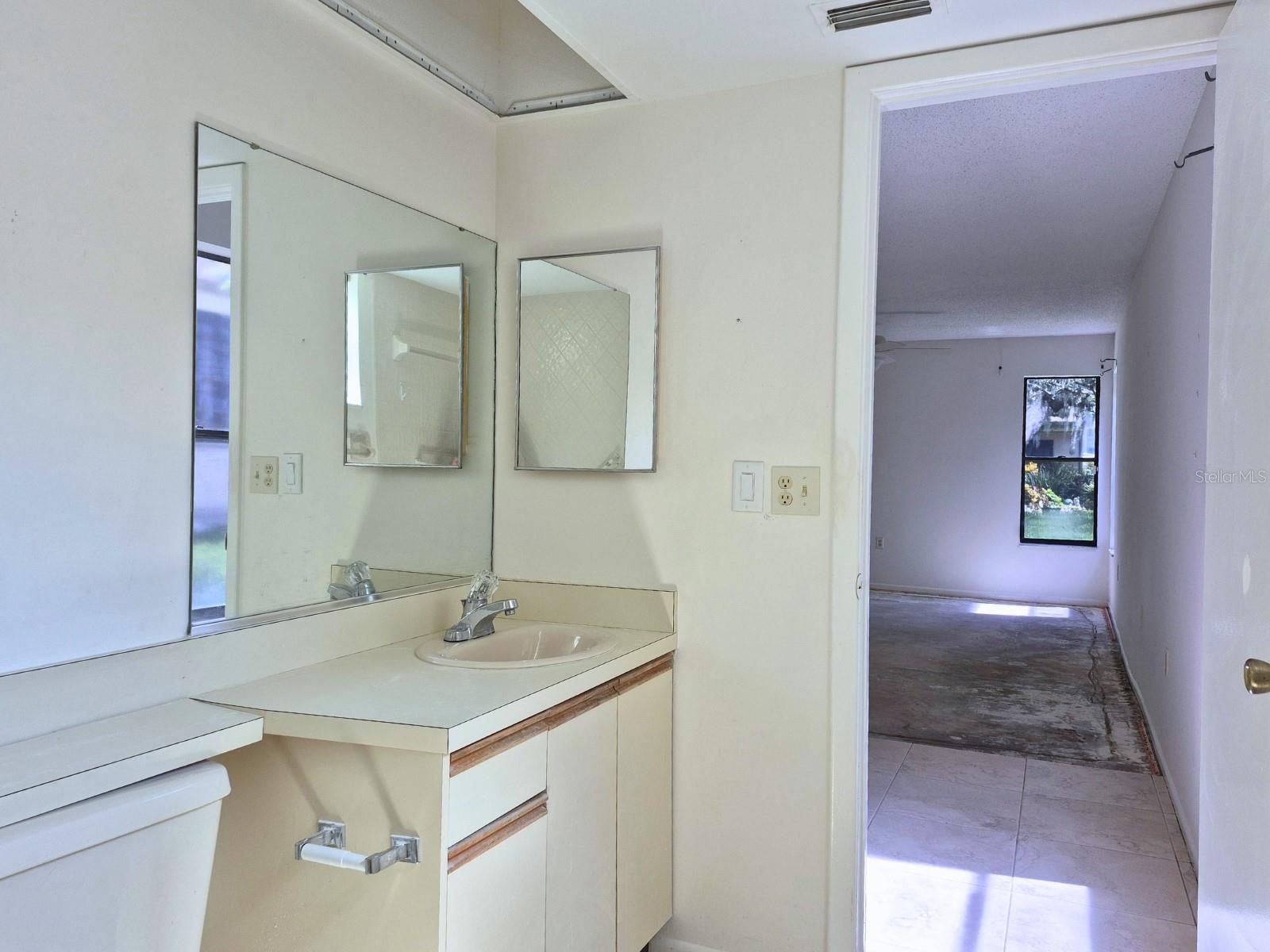 Image 15 of 31 For 1306 Golfview Drive 1306
