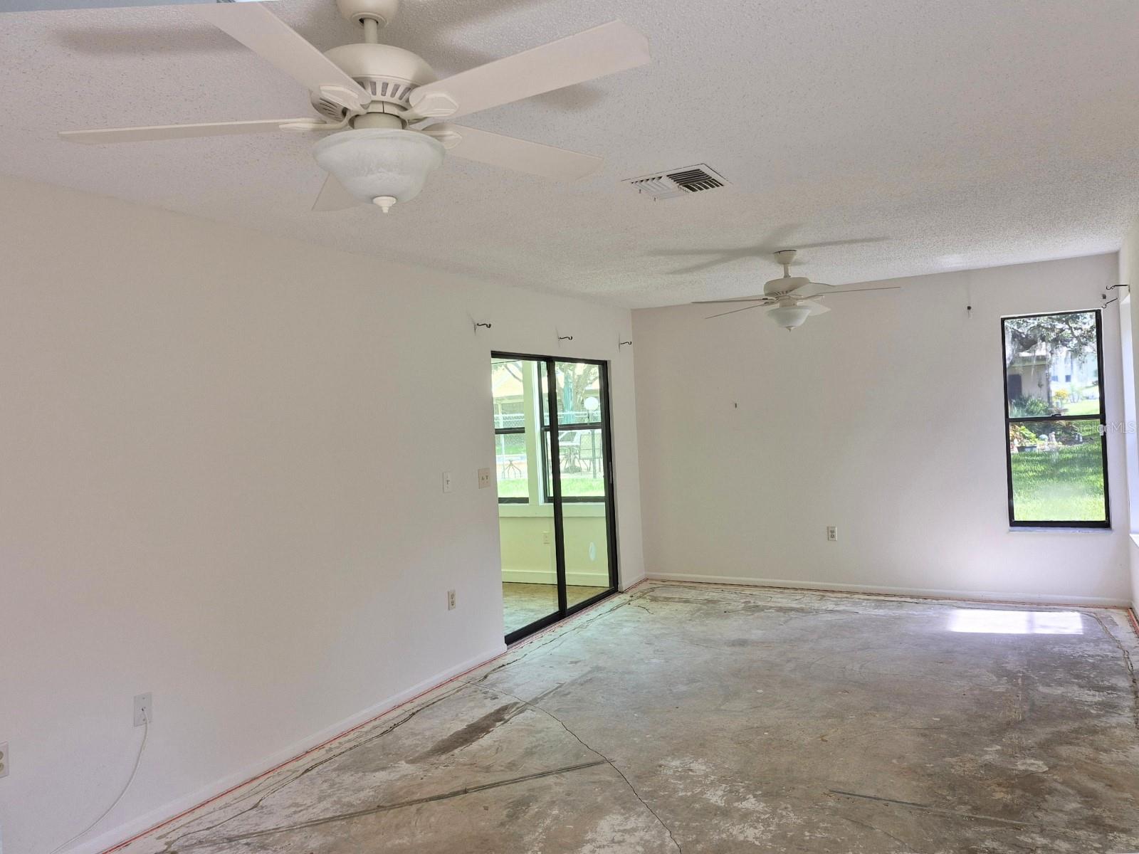 Image 16 of 31 For 1306 Golfview Drive 1306