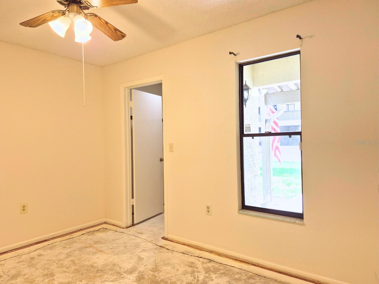 Image 24 of 31 For 1306 Golfview Drive 1306