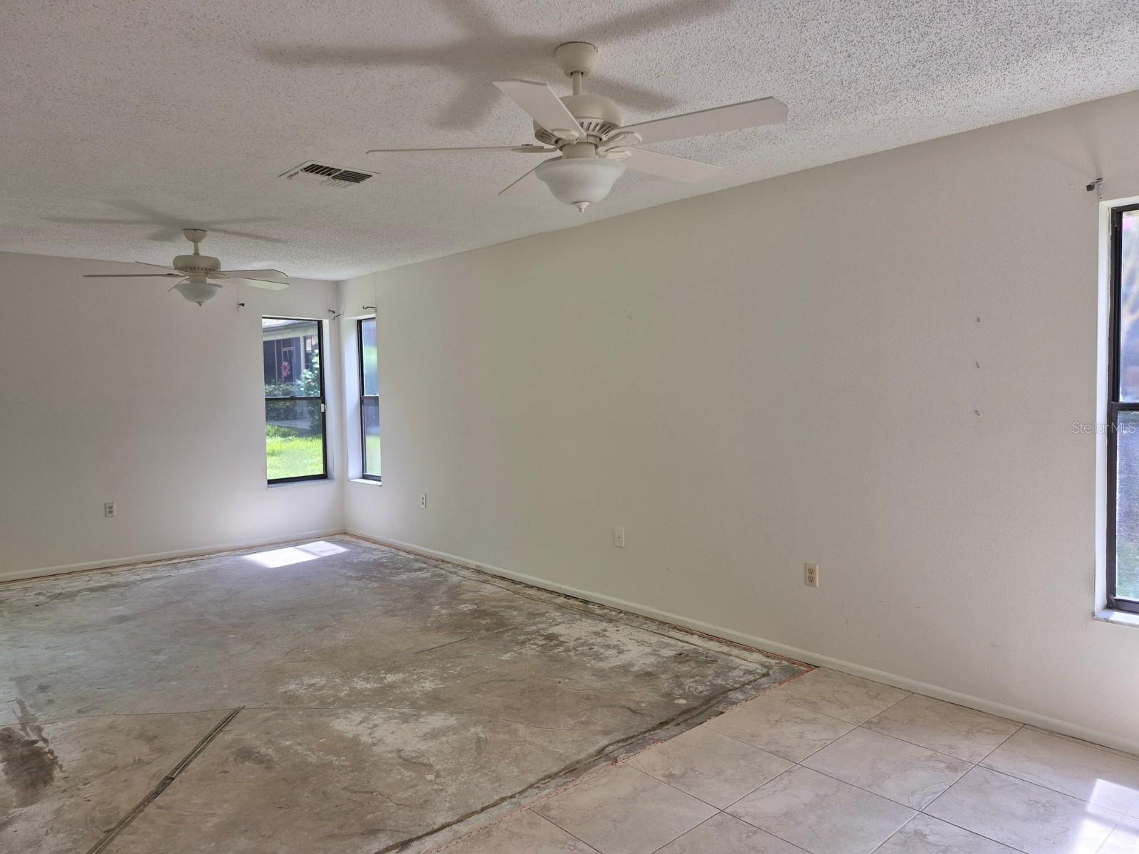 Image 9 of 31 For 1306 Golfview Drive 1306