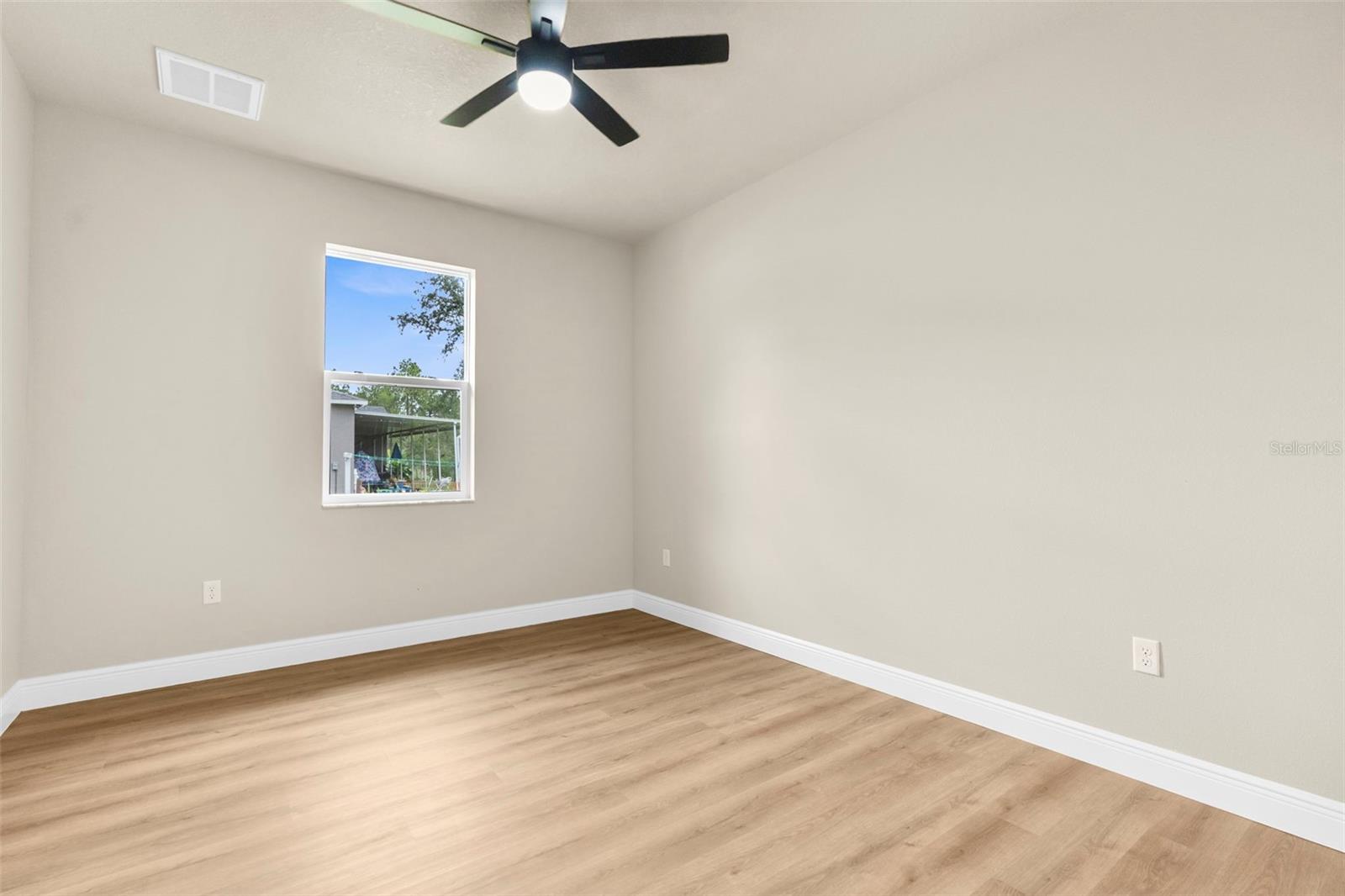 Image 17 of 47 For 17420 Macassar Road
