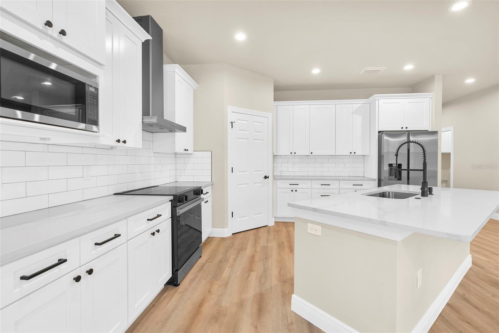Image 2 of 47 For 17420 Macassar Road