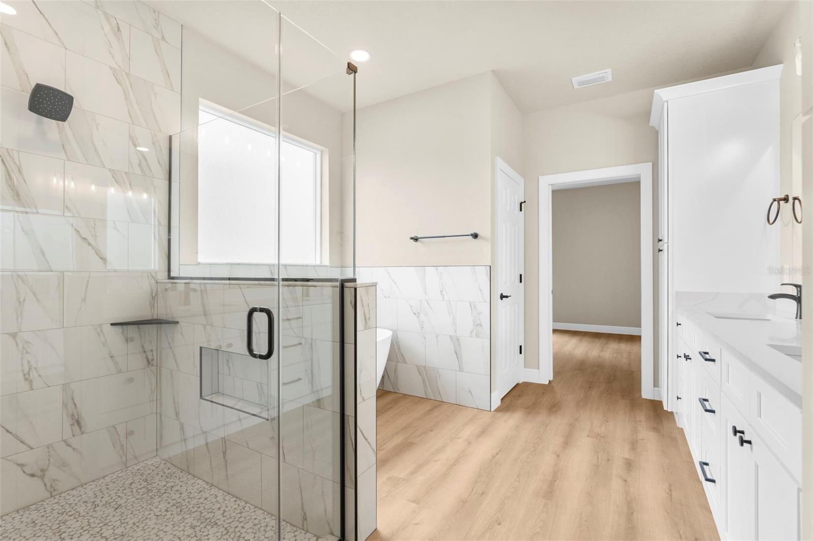 Image 4 of 47 For 17420 Macassar Road