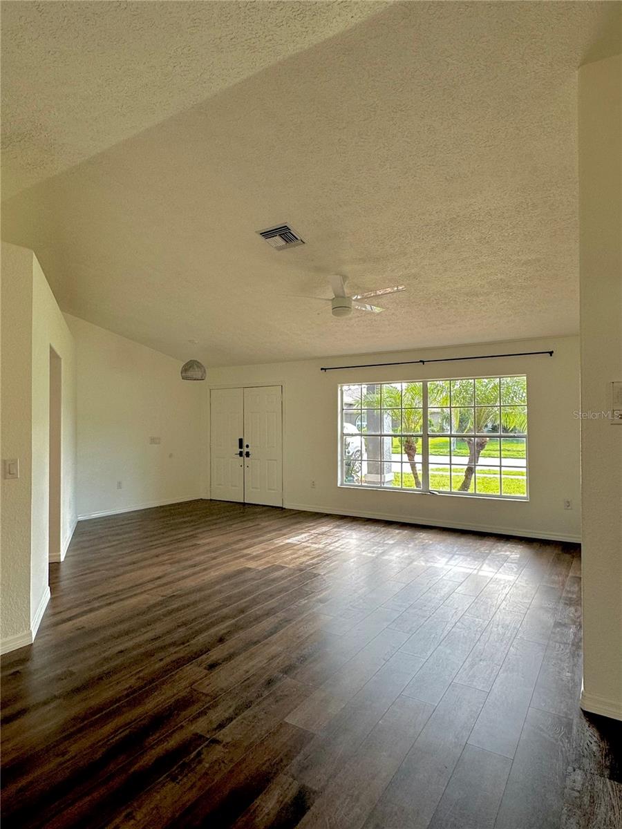 Image 4 of 30 For 5441 Saltamonte Drive