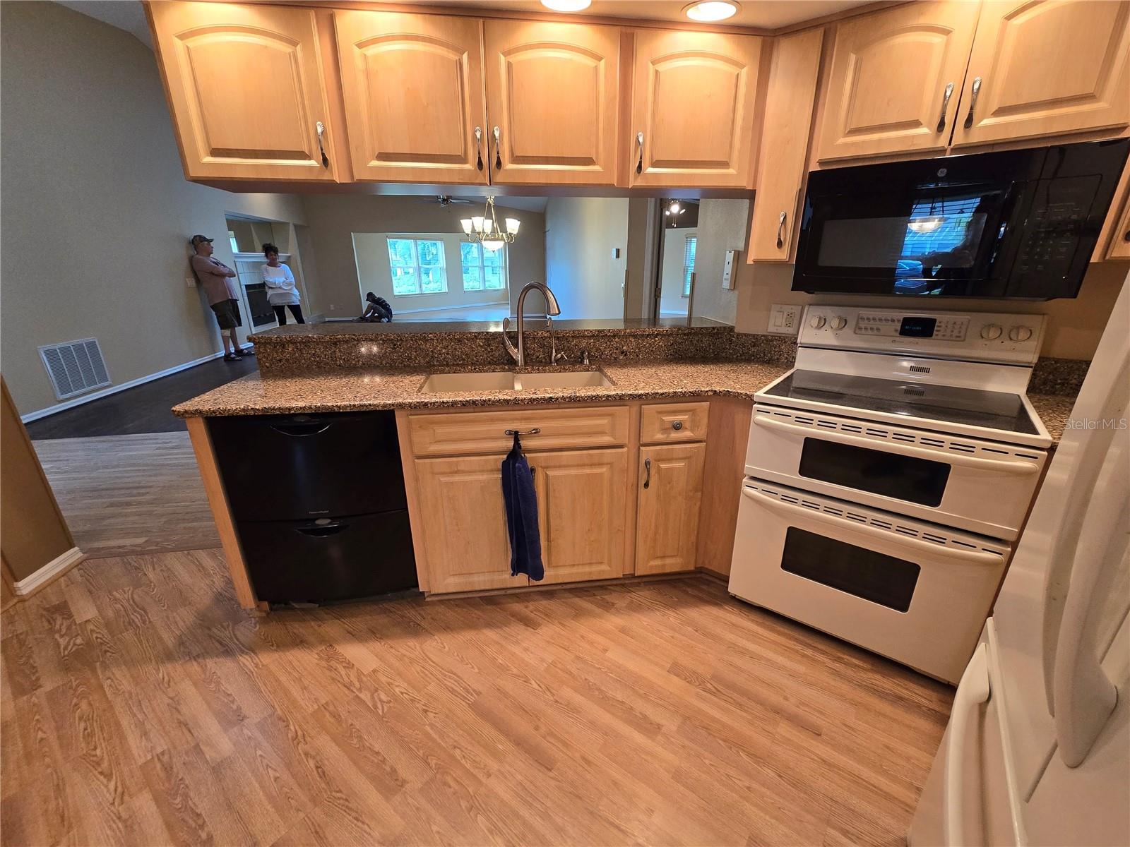 Image 14 of 41 For 9214 Golf View Drive