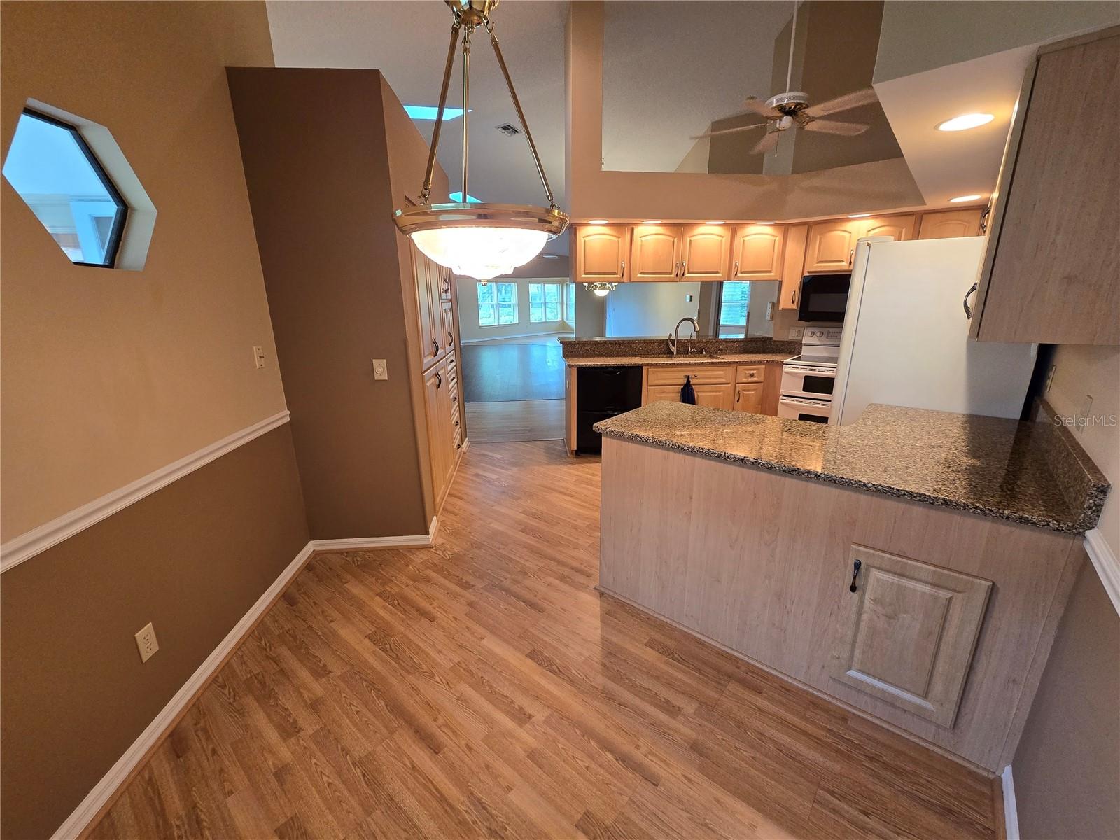 Image 17 of 41 For 9214 Golf View Drive