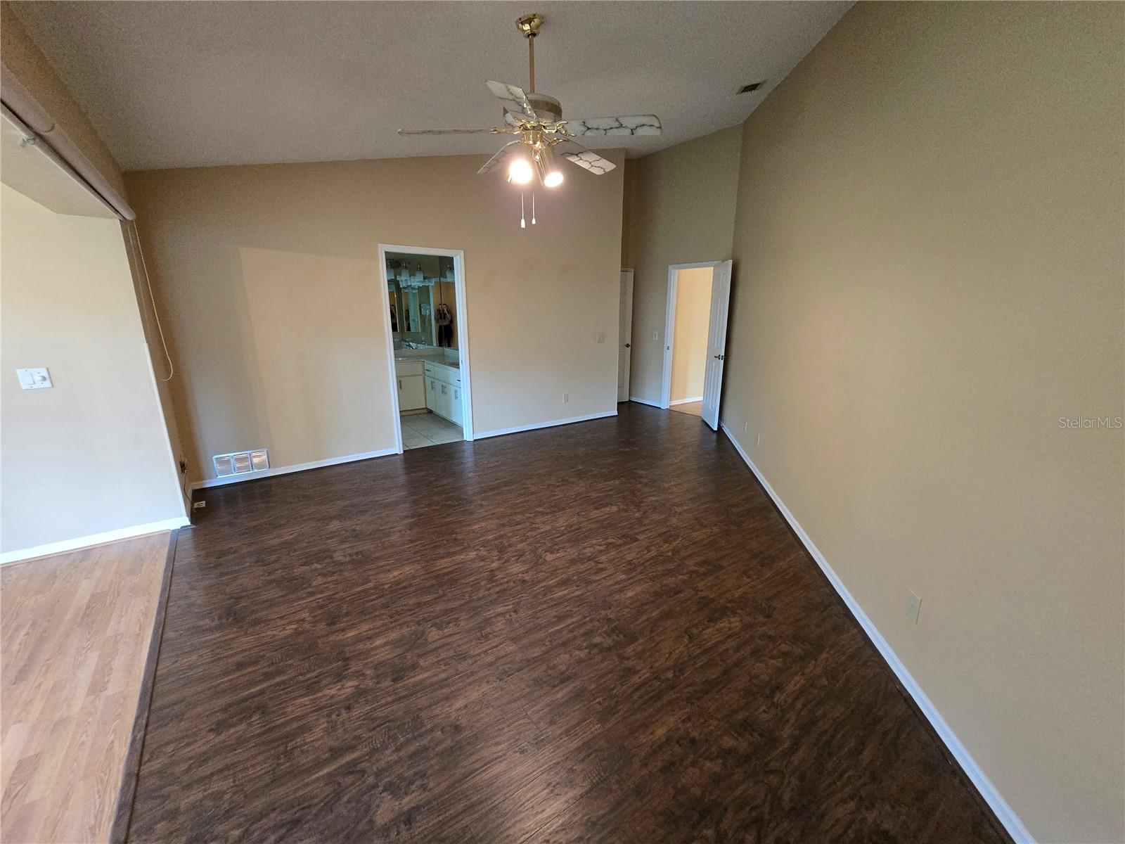 Image 19 of 41 For 9214 Golf View Drive