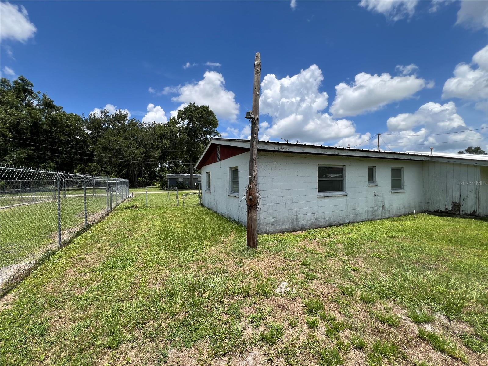 Listing photo id 8 for 3502 Liles Lane