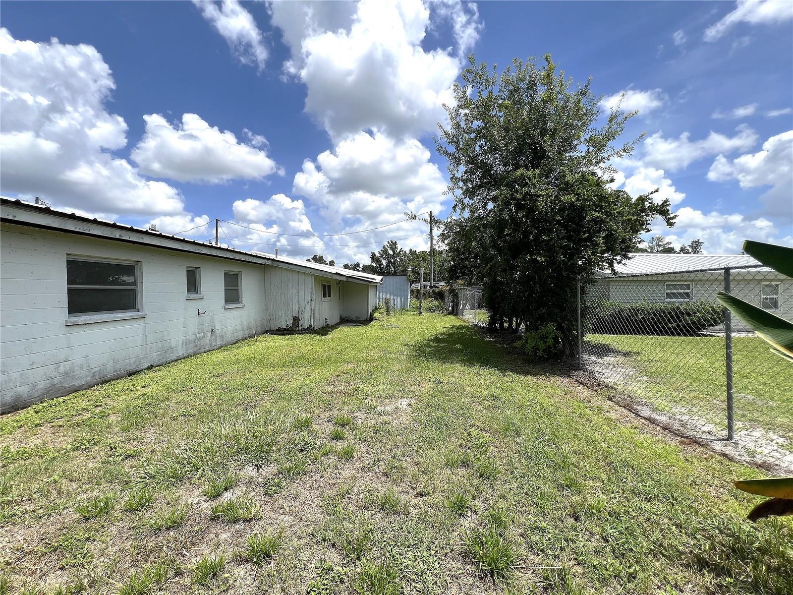 Listing photo id 7 for 3502 Liles Lane