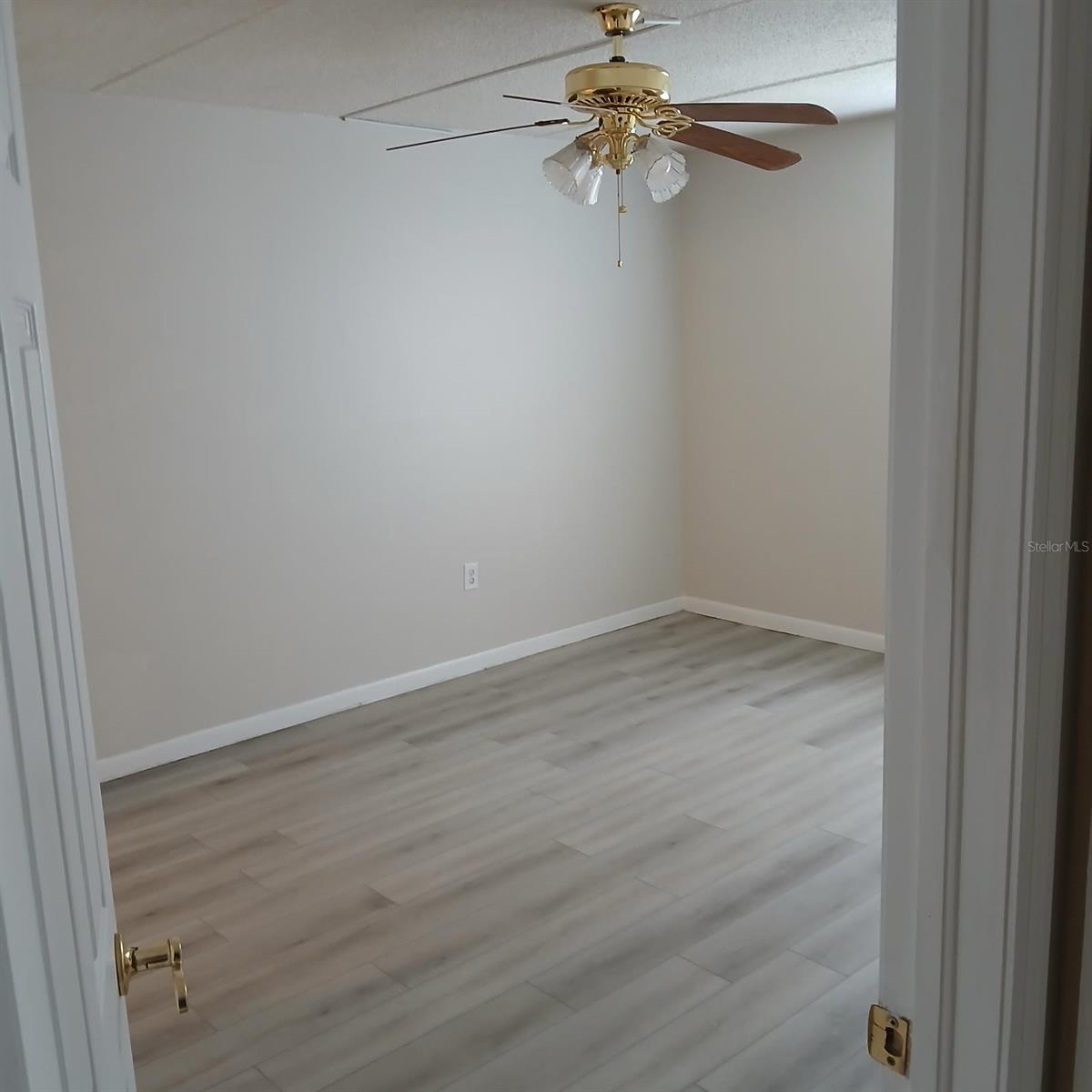 Image 11 of 16 For 4718 Christa Court 317