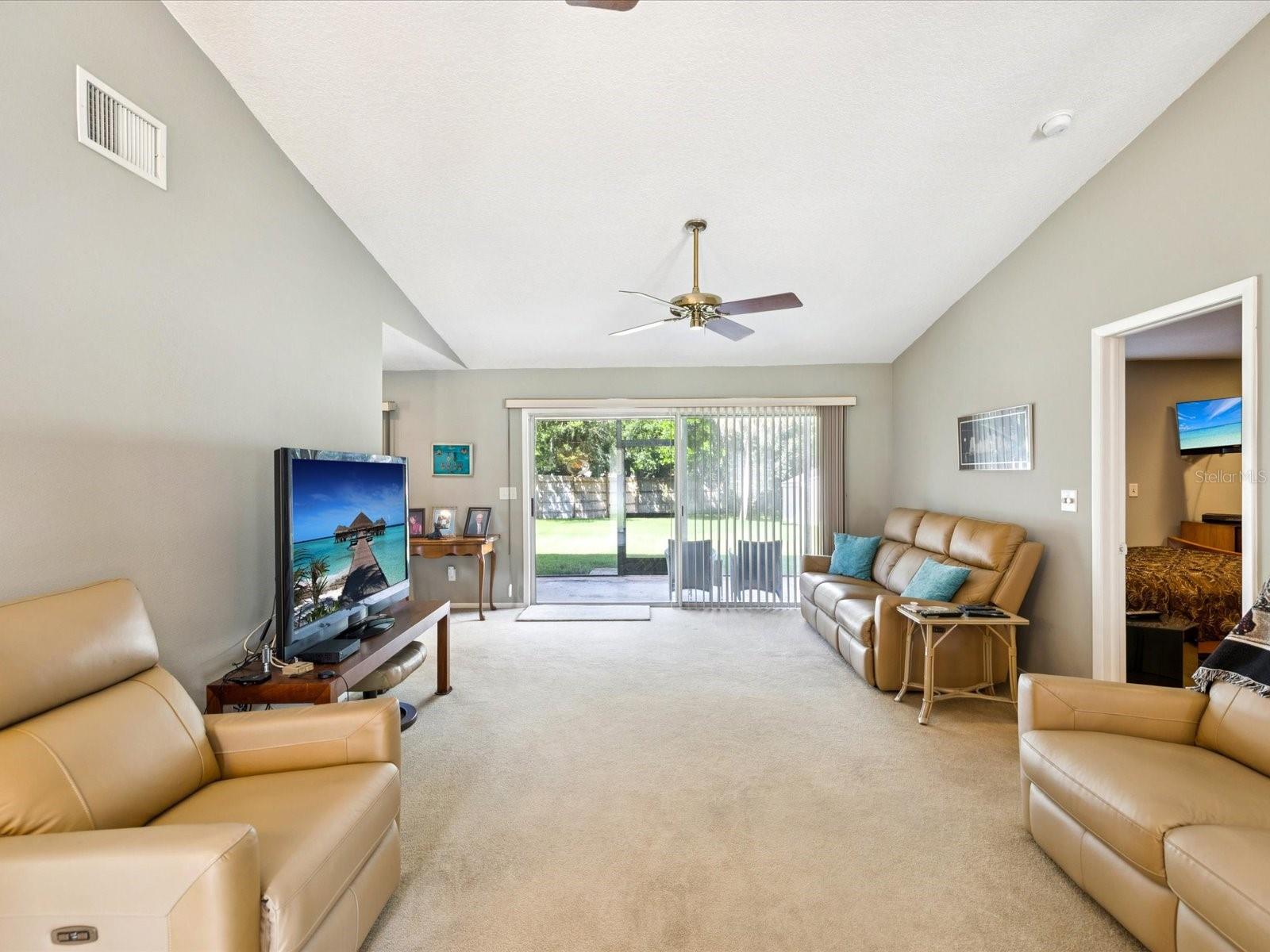 Image 10 of 45 For 827 Creekside Lane