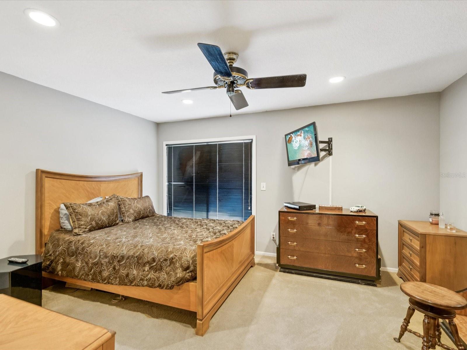 Image 13 of 45 For 827 Creekside Lane