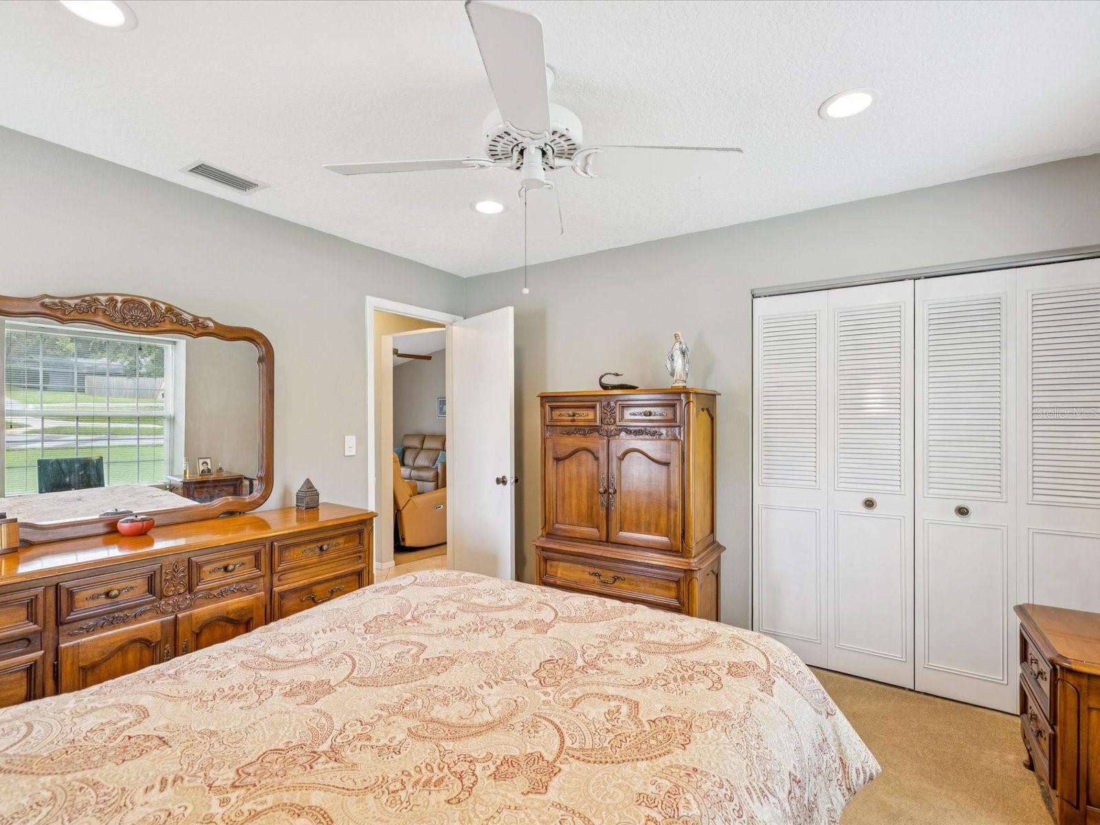 Image 19 of 45 For 827 Creekside Lane