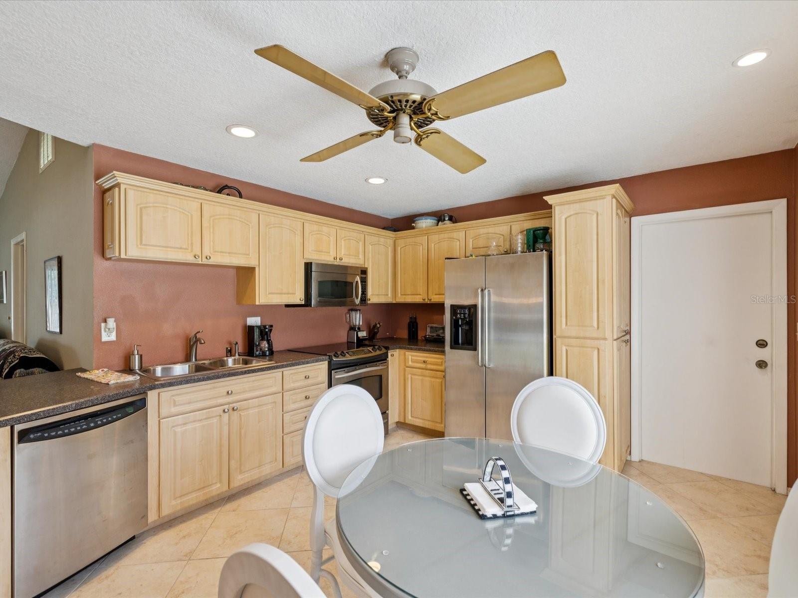 Image 2 of 45 For 827 Creekside Lane