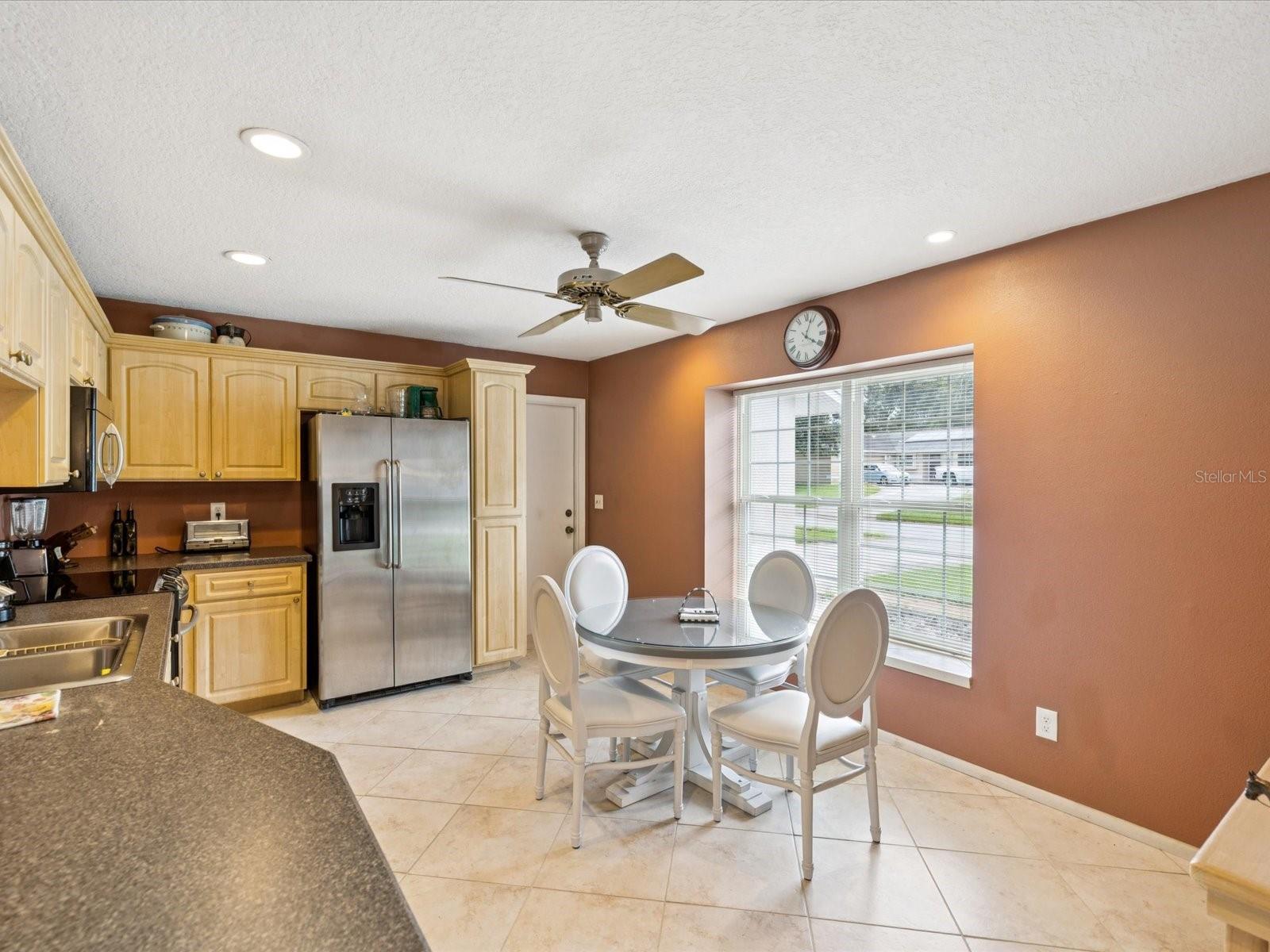 Image 4 of 45 For 827 Creekside Lane