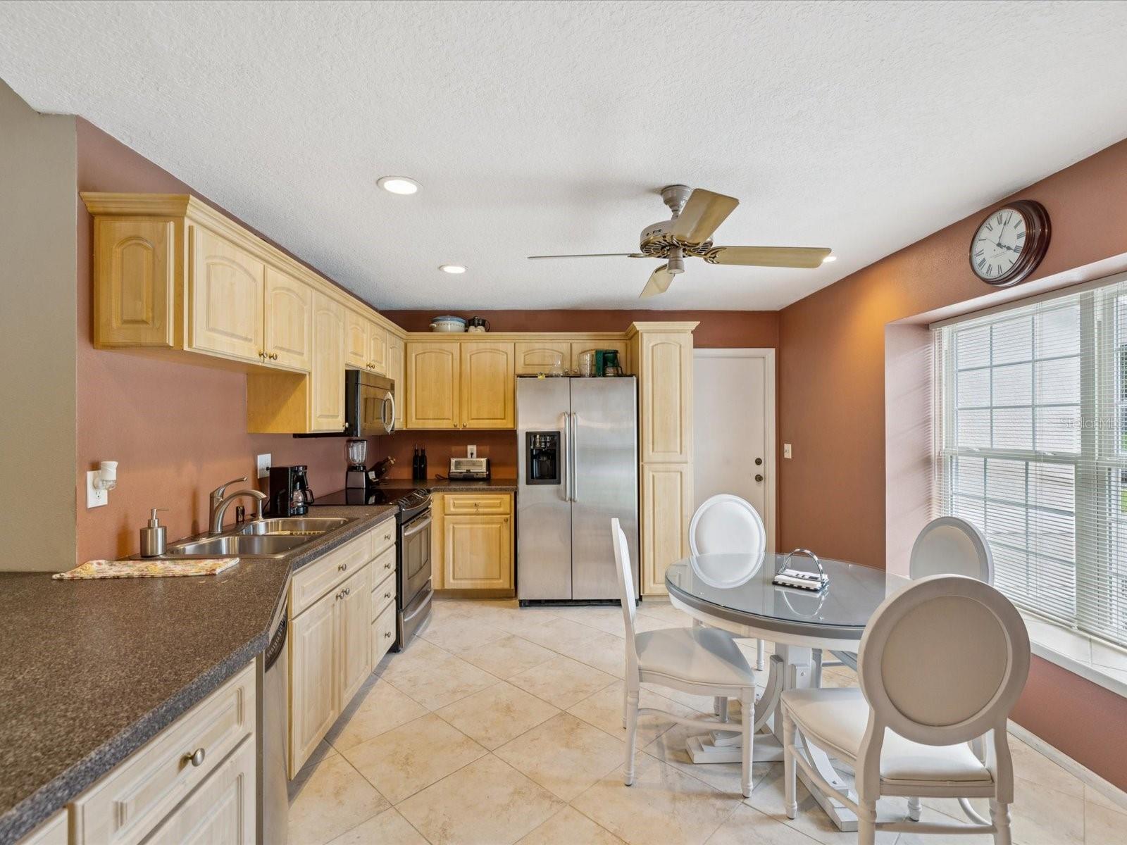 Image 5 of 45 For 827 Creekside Lane