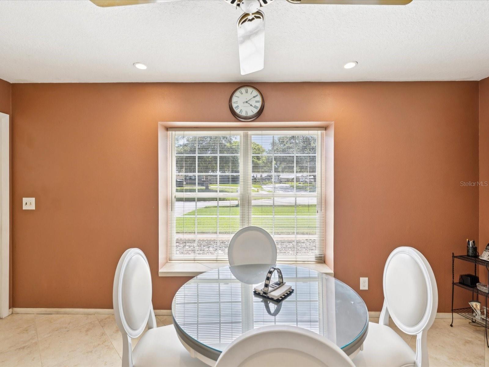 Image 6 of 45 For 827 Creekside Lane