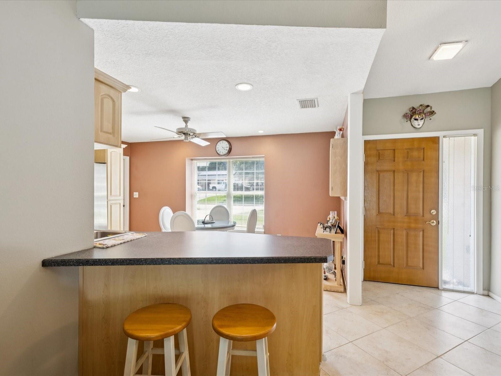 Image 7 of 45 For 827 Creekside Lane