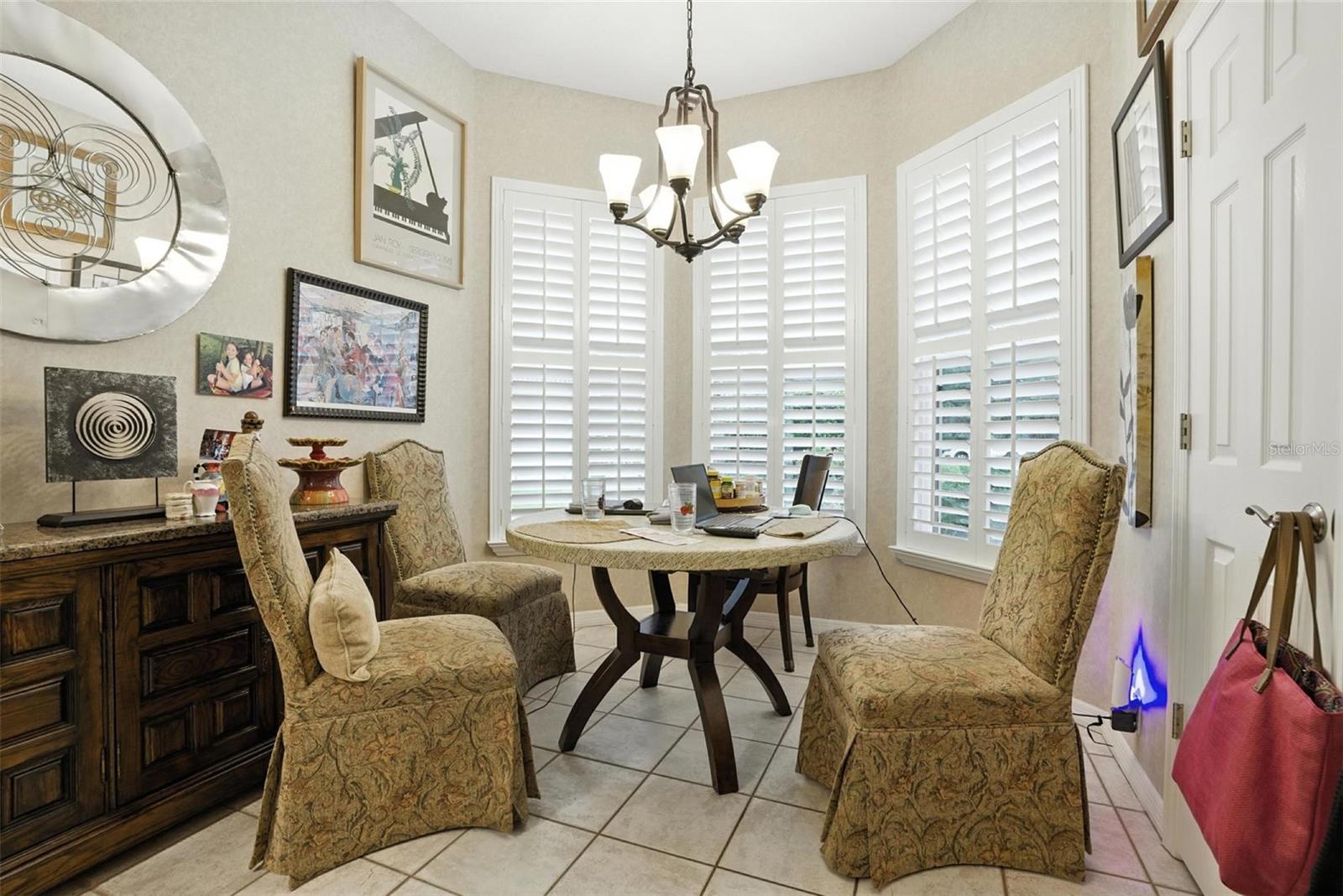 Image 8 of 22 For 5811 White Oak Bayou Court
