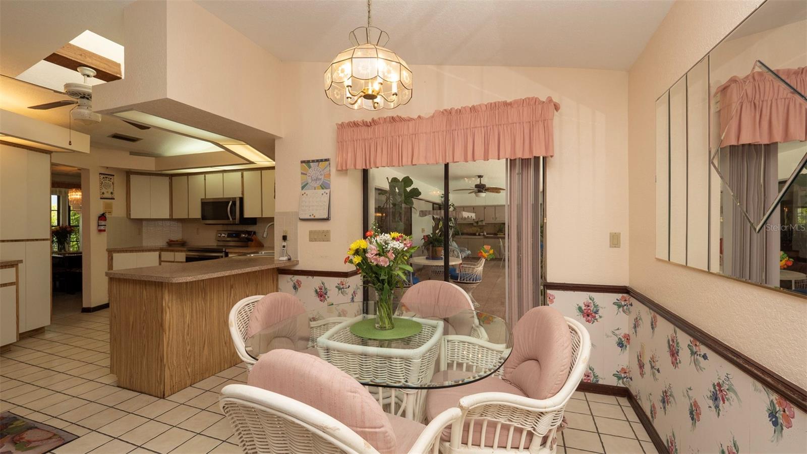 Image 14 of 51 For 7488 Birdland Crescent