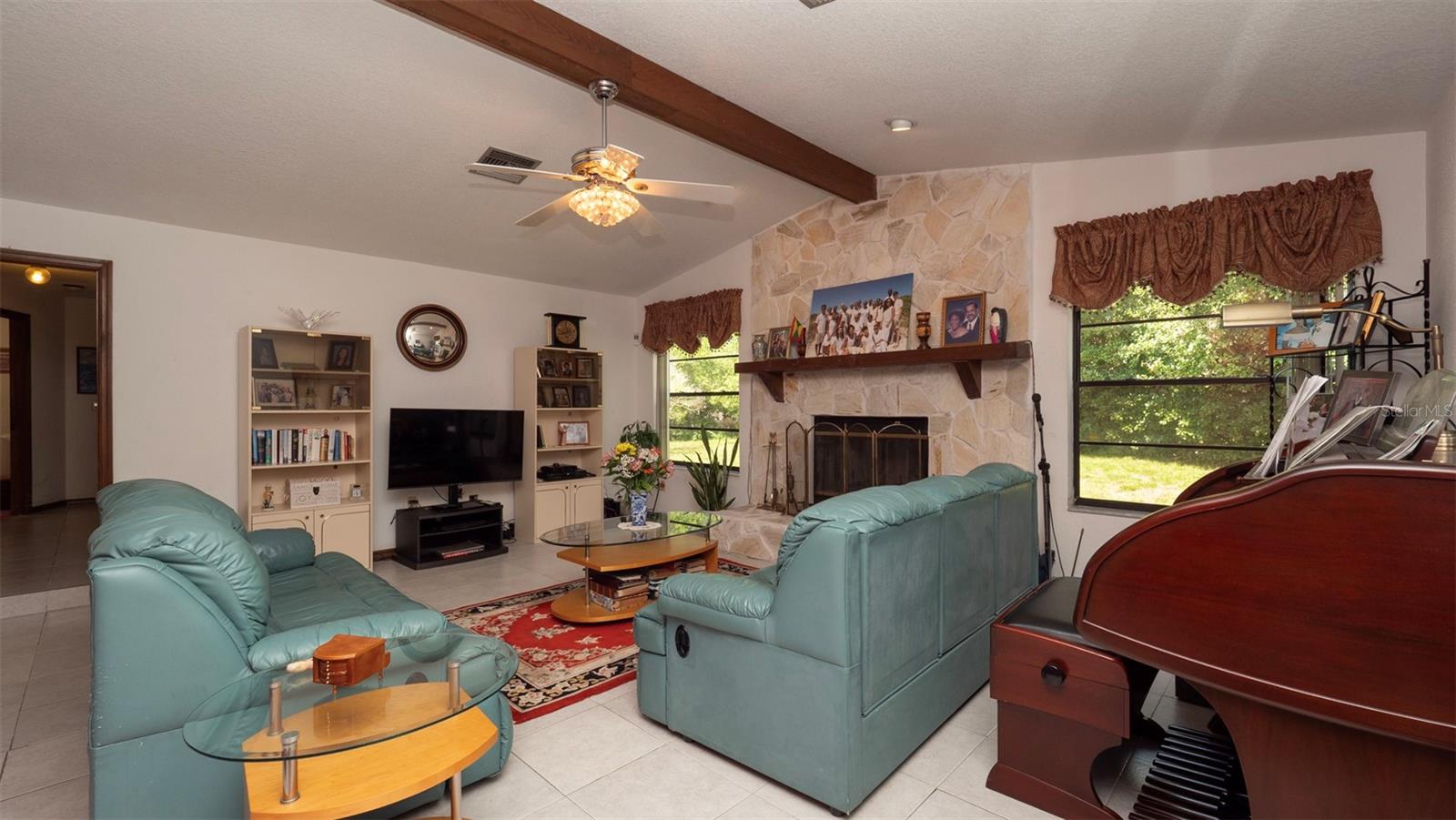 Image 16 of 51 For 7488 Birdland Crescent