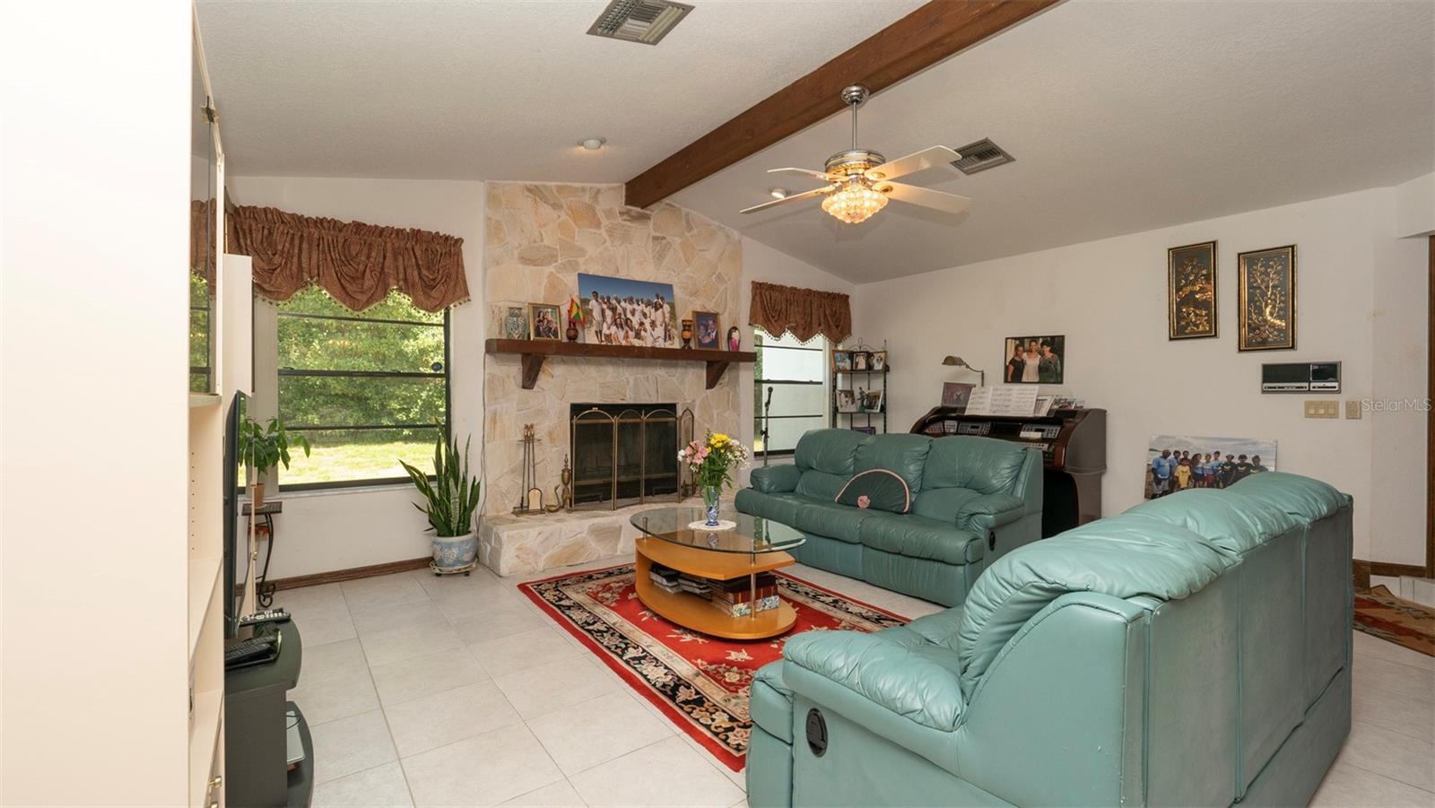 Image 17 of 51 For 7488 Birdland Crescent