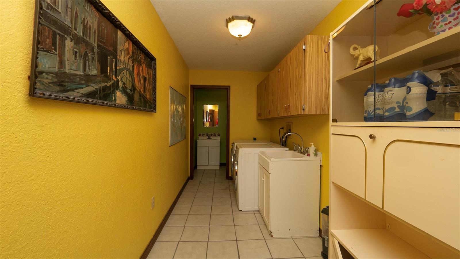 Image 19 of 51 For 7488 Birdland Crescent