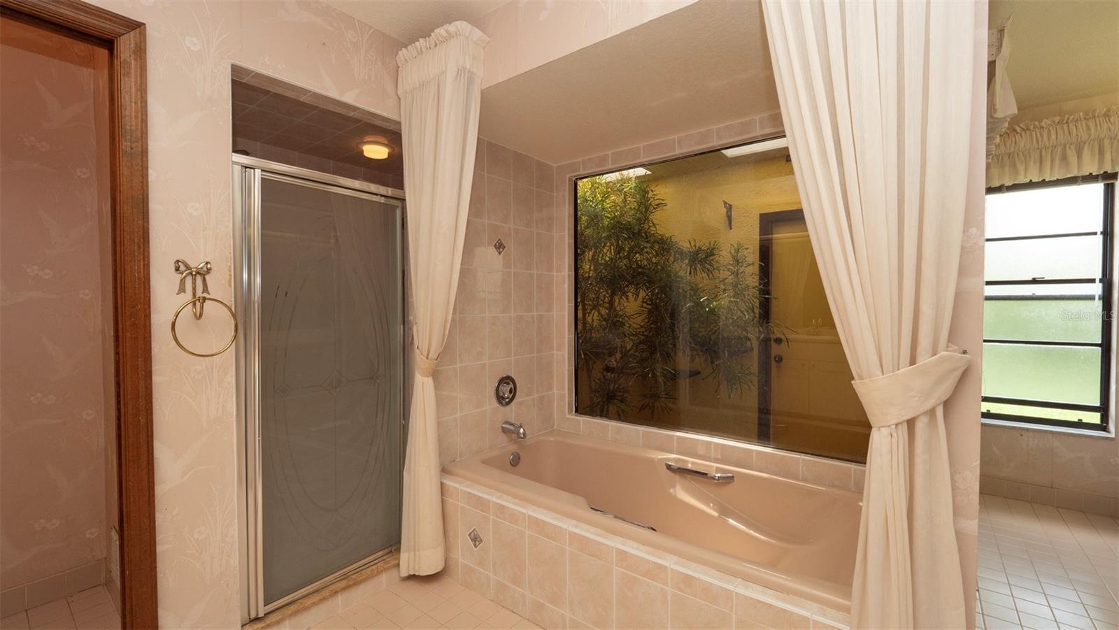 Image 25 of 51 For 7488 Birdland Crescent