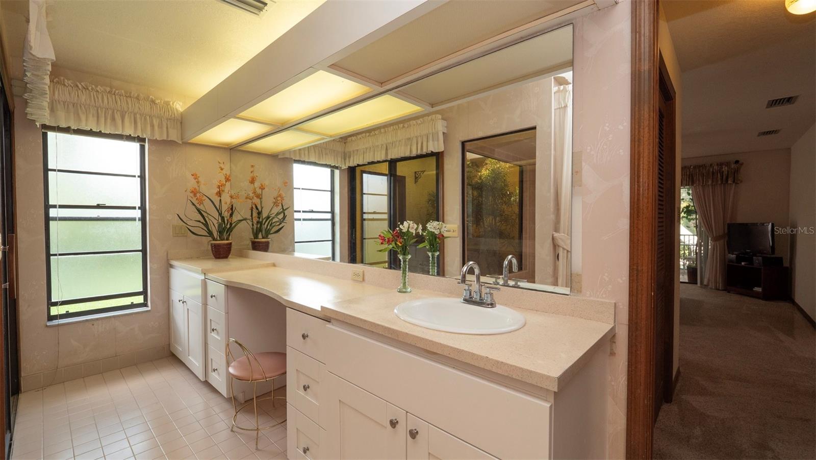 Image 26 of 51 For 7488 Birdland Crescent