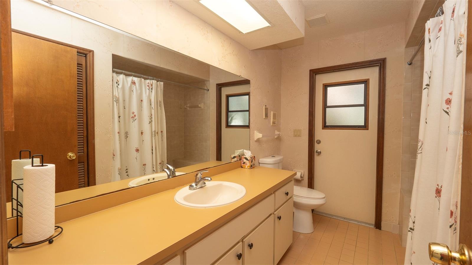 Image 27 of 51 For 7488 Birdland Crescent