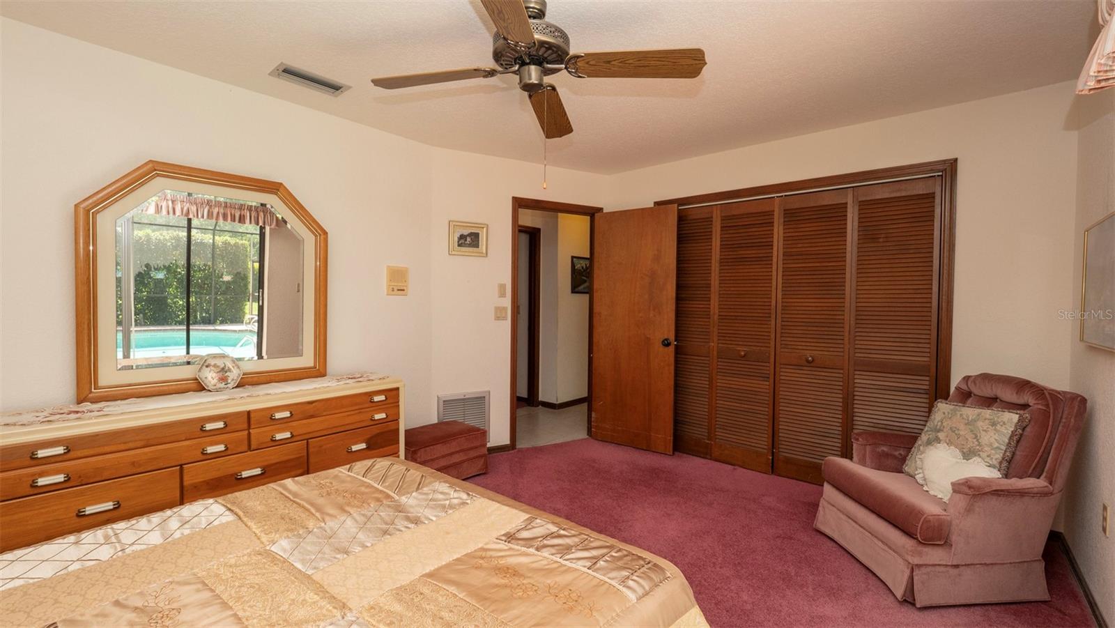 Image 32 of 51 For 7488 Birdland Crescent