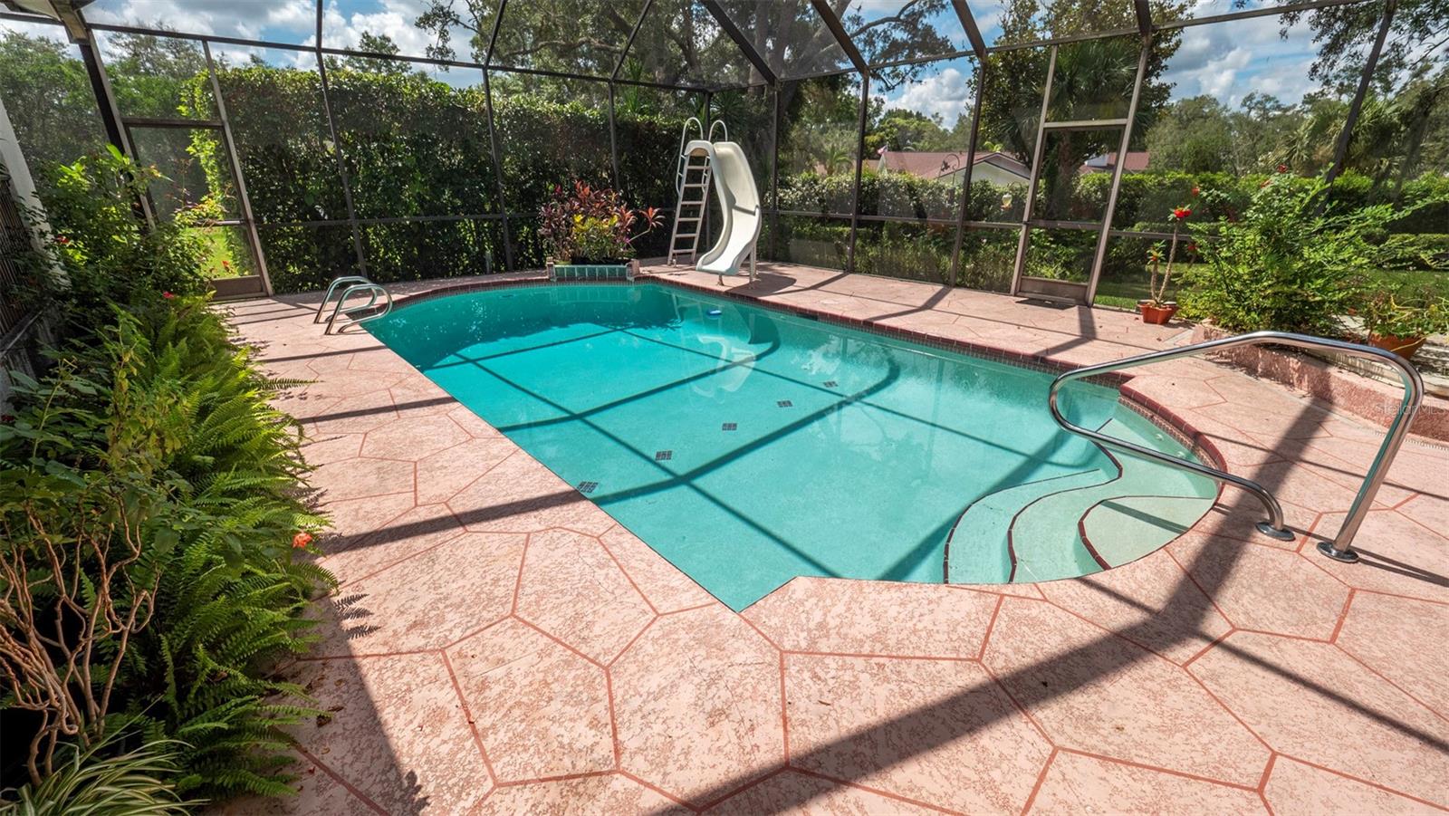 Image 38 of 51 For 7488 Birdland Crescent