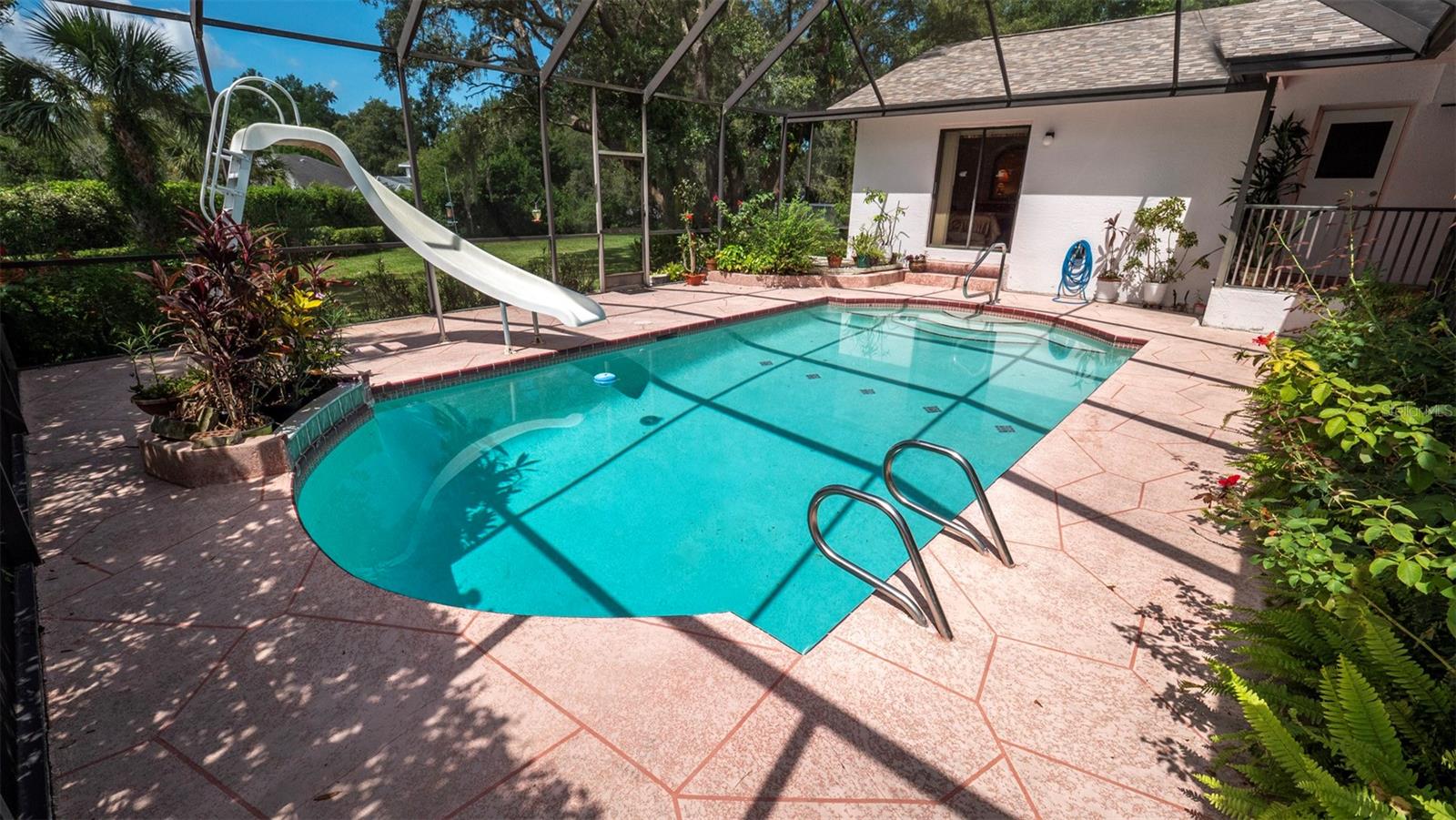 Image 39 of 51 For 7488 Birdland Crescent