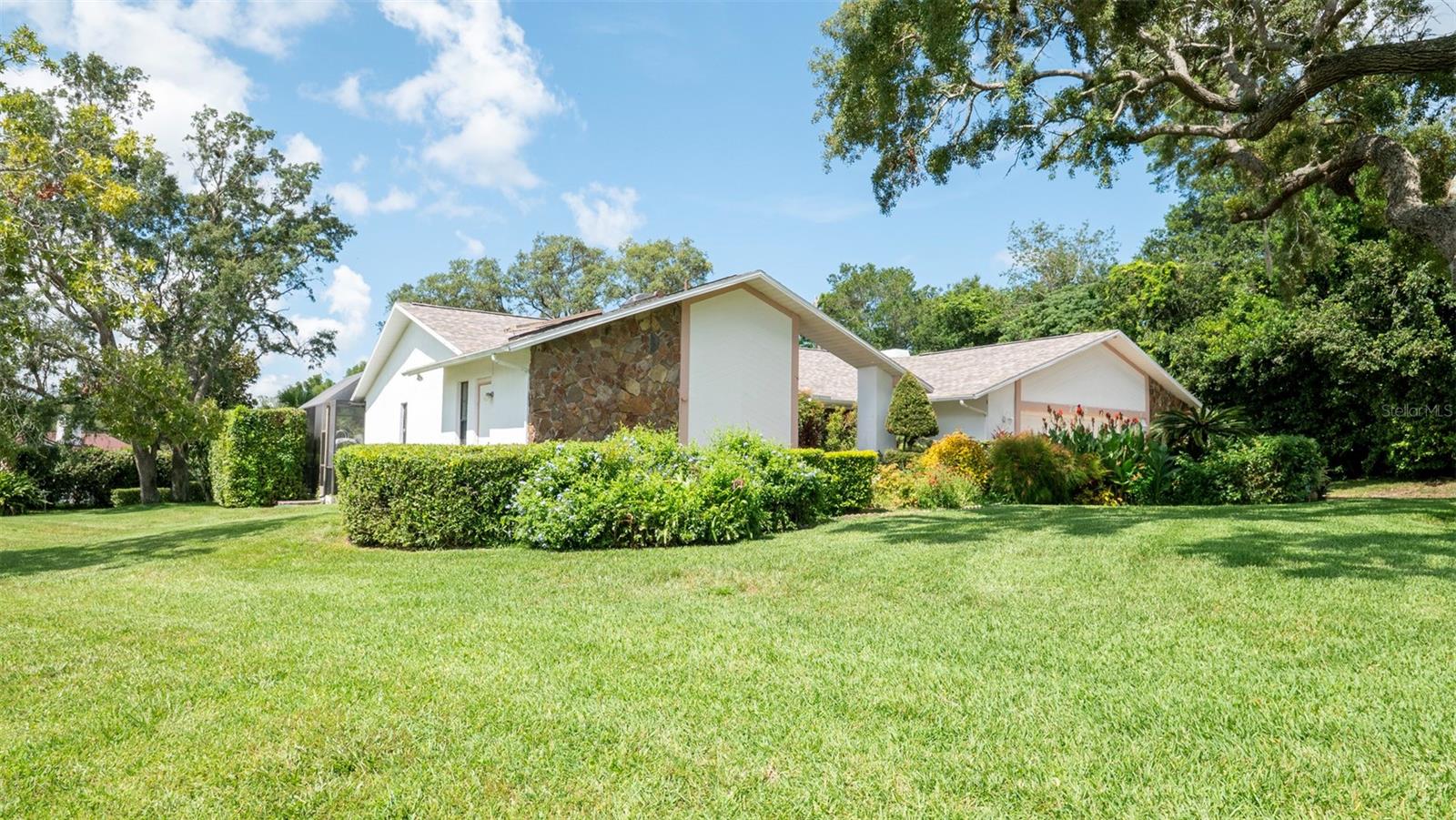 Image 41 of 51 For 7488 Birdland Crescent