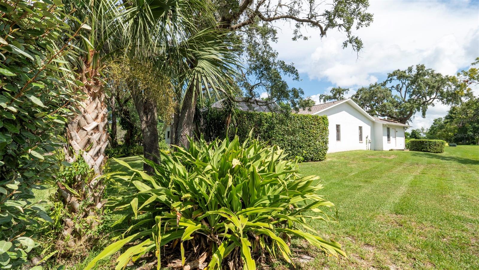 Image 42 of 51 For 7488 Birdland Crescent